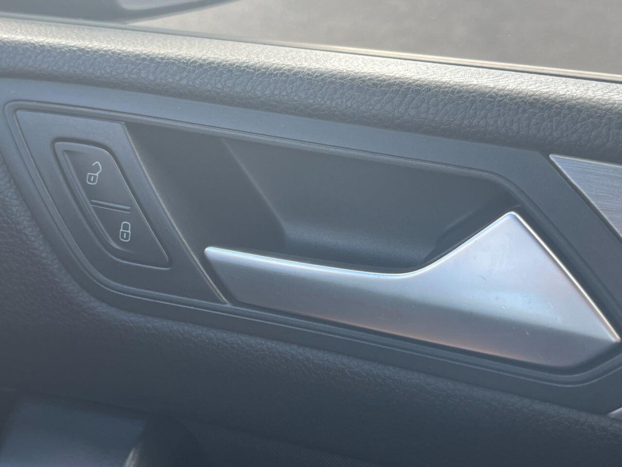 Volkswagen Touran view 17