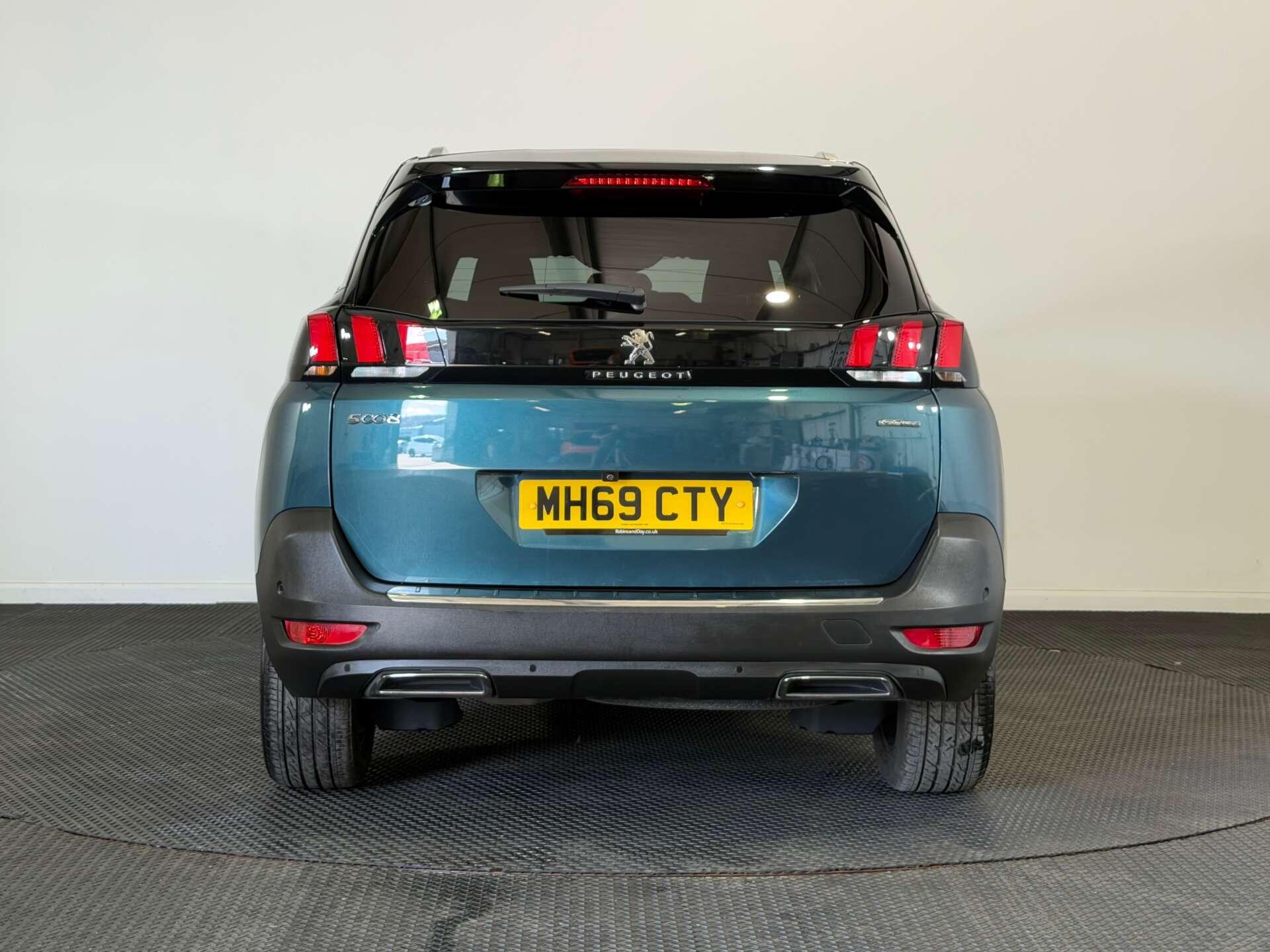 Peugeot 5008 view 6