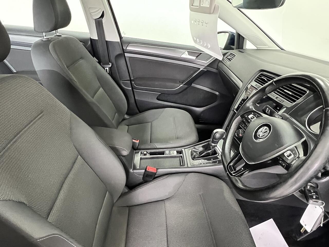 Volkswagen Golf view 8