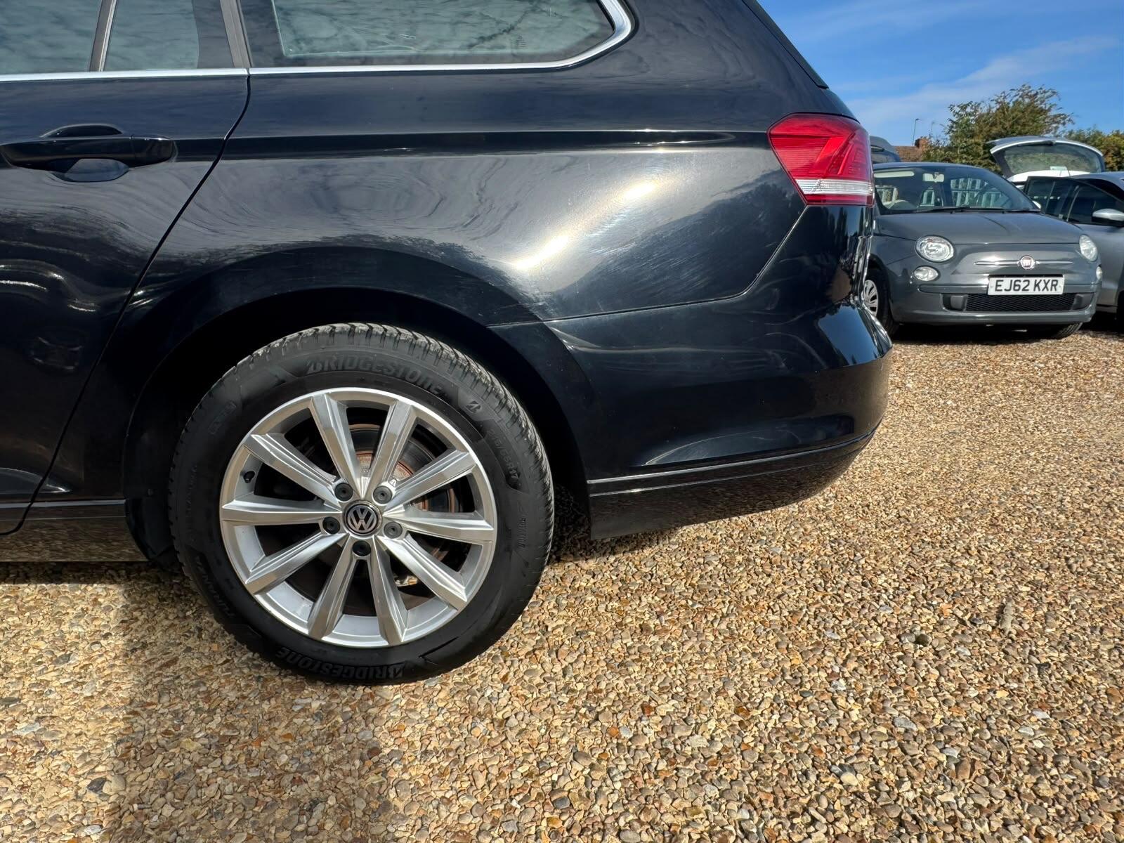 Volkswagen Passat view 23