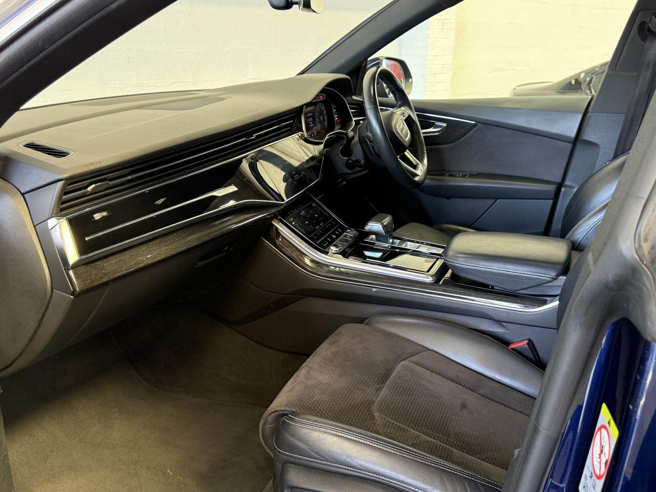 Audi Q8 view 61