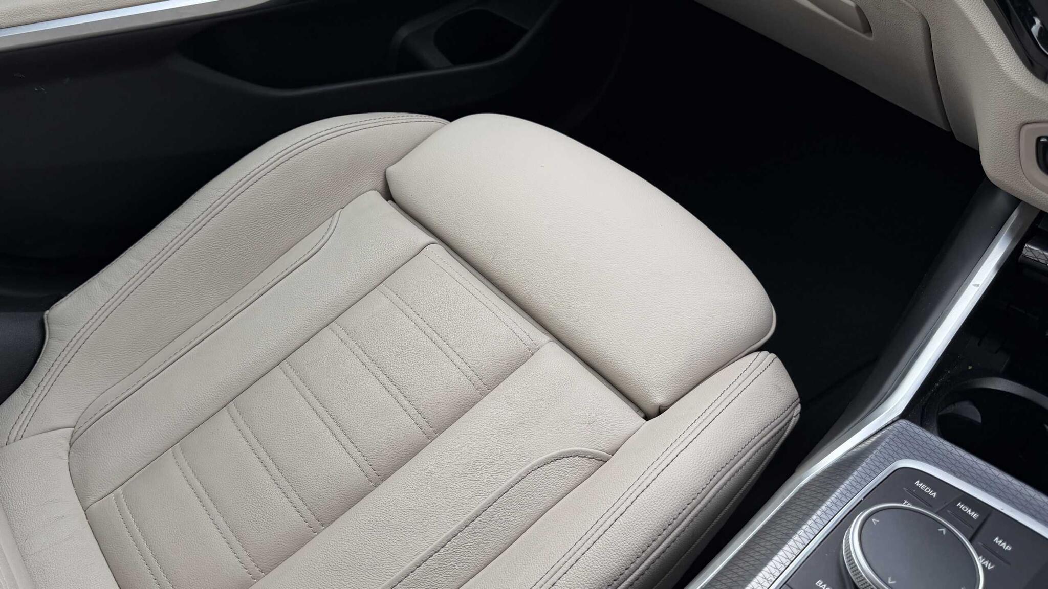 BMW 3 Series view 28
