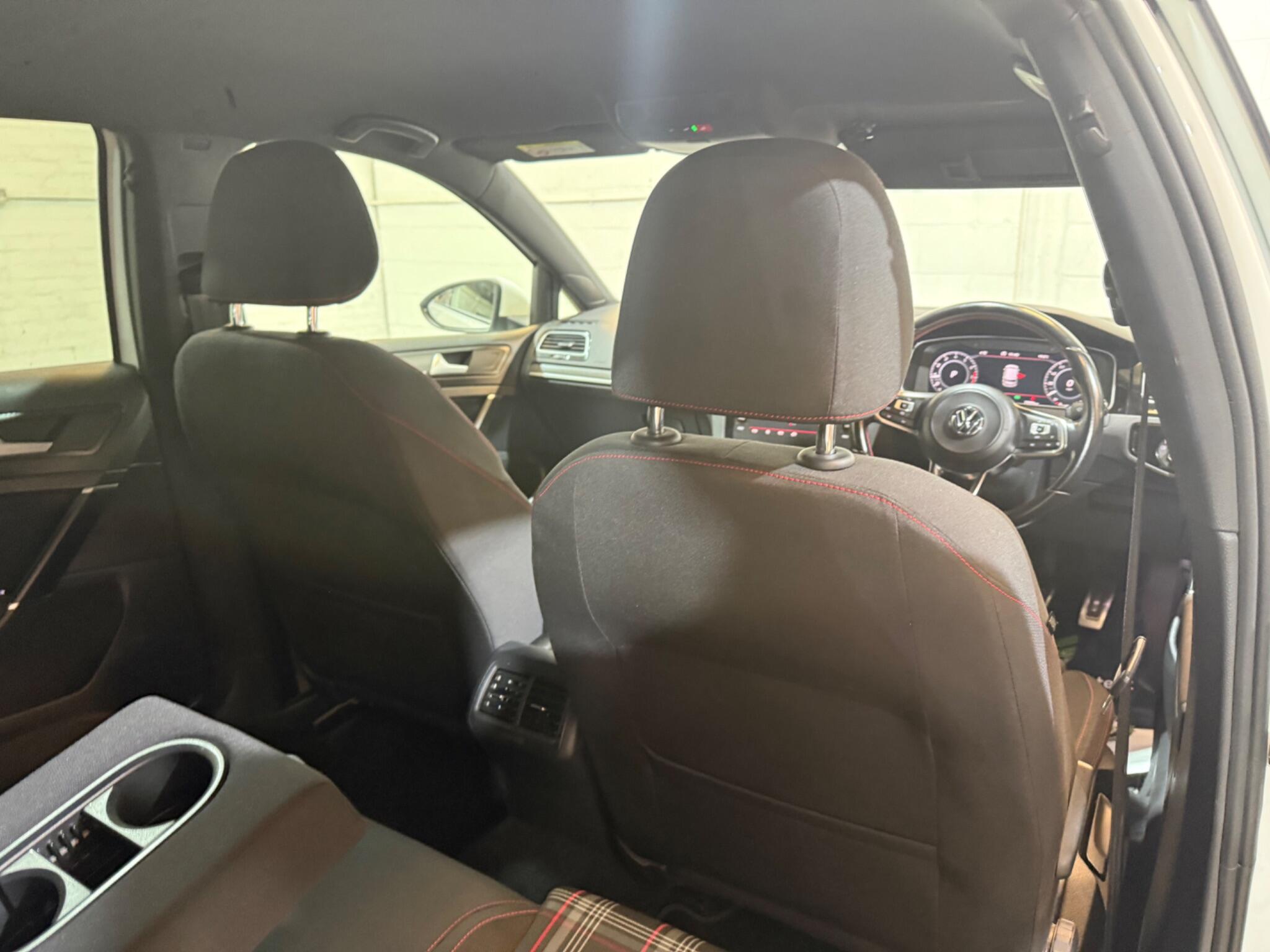 Volkswagen Golf view 20