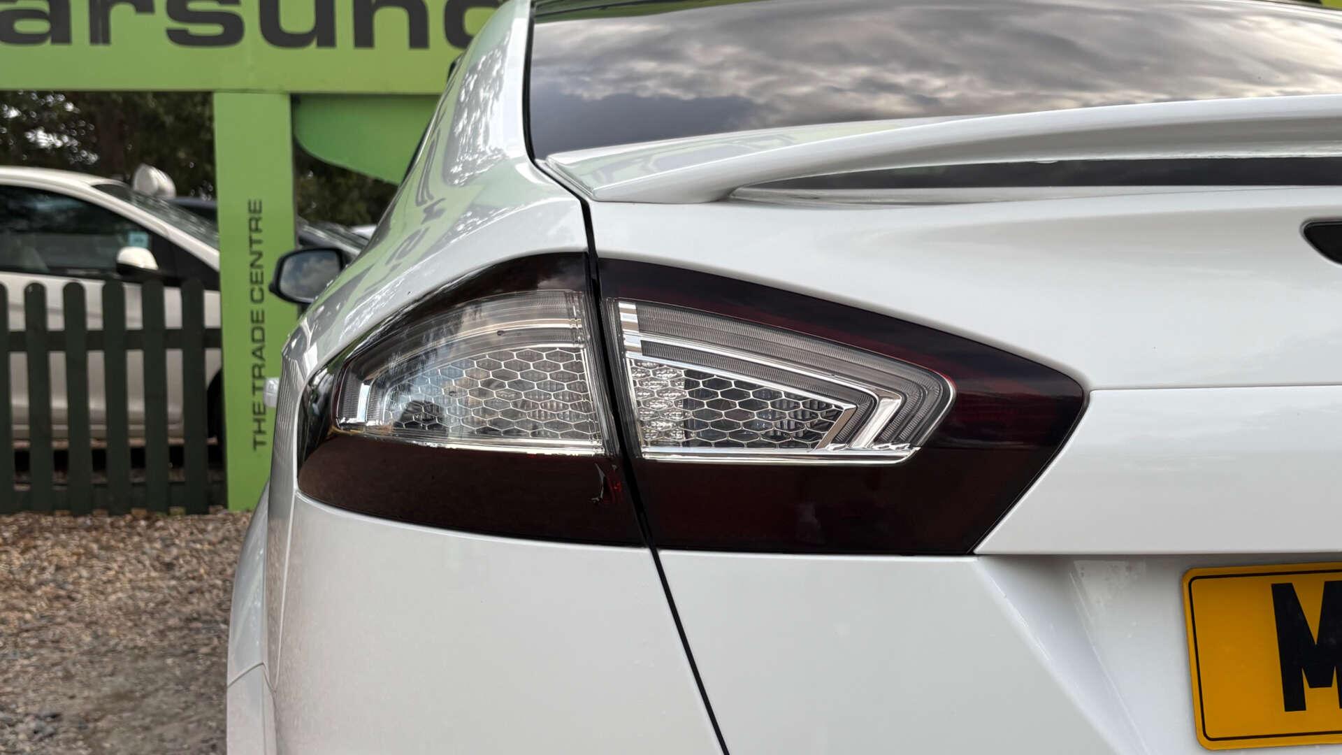 Ford Mondeo view 41