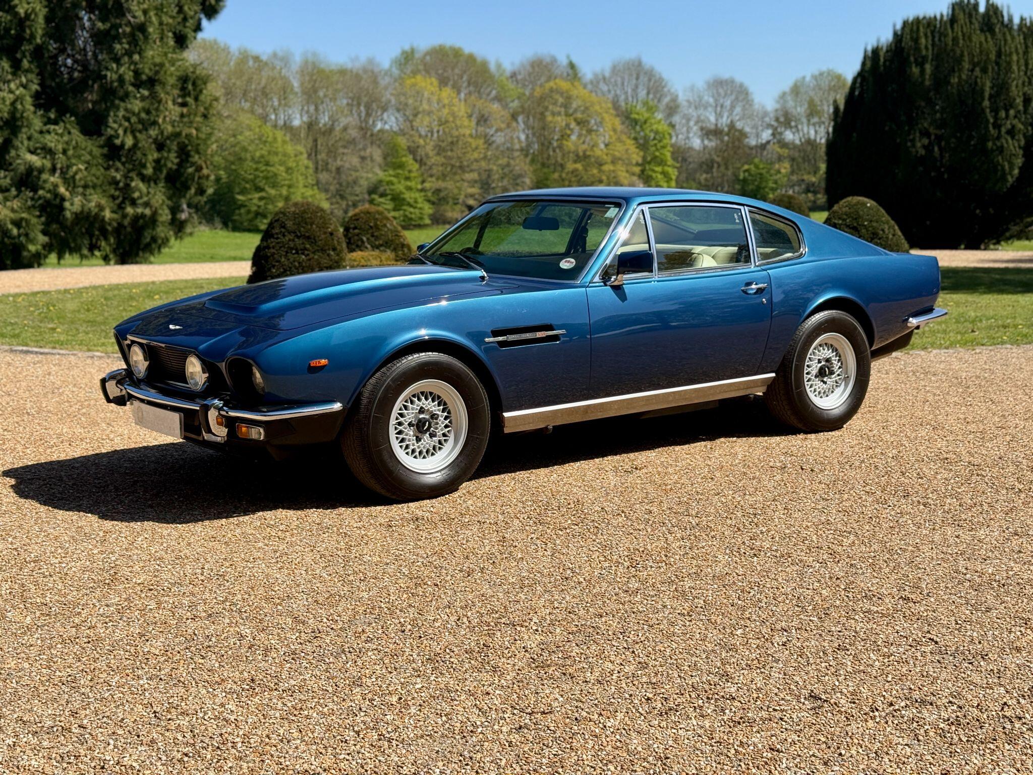Aston Martin V8
