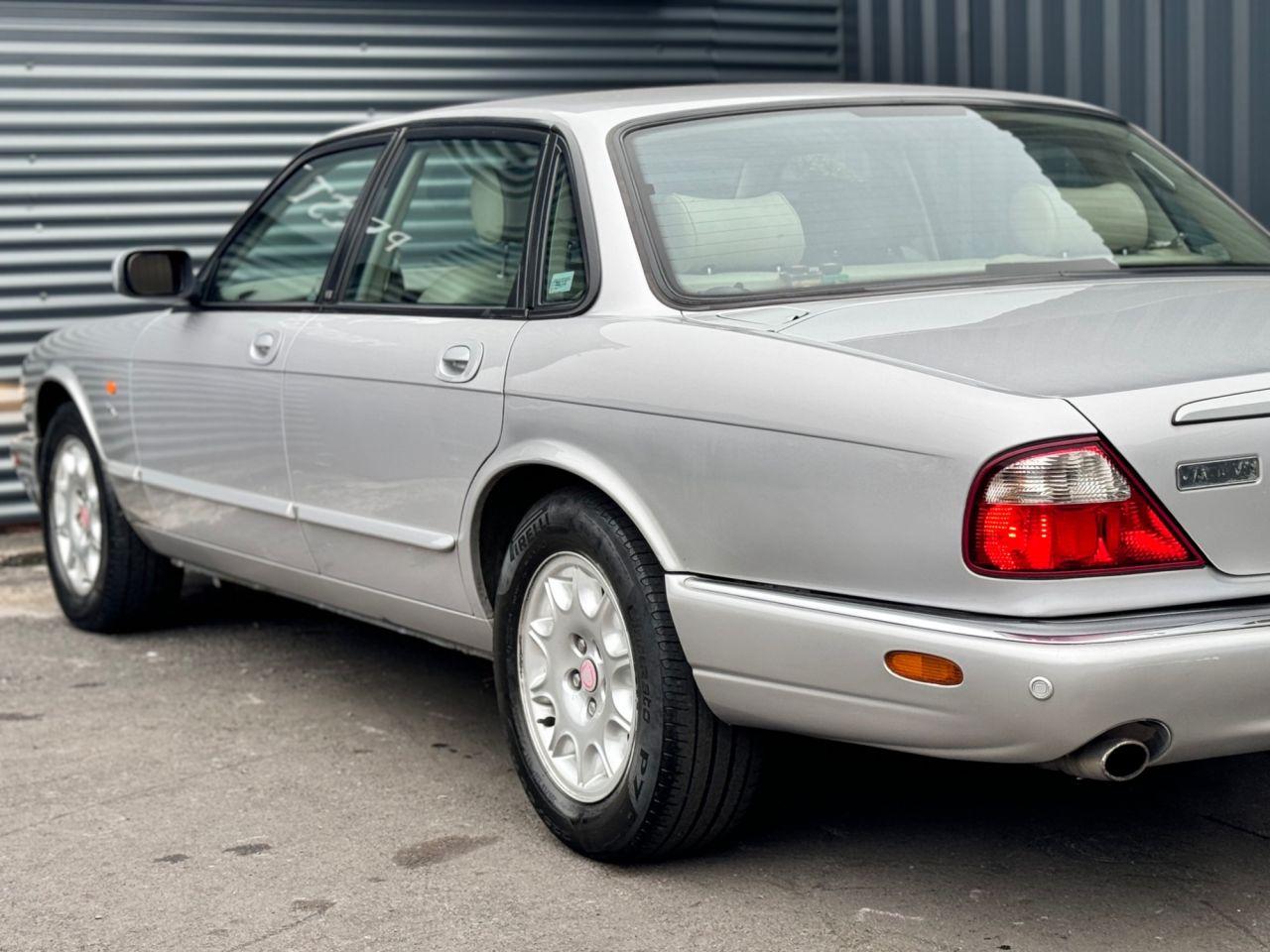 Jaguar XJ view 34