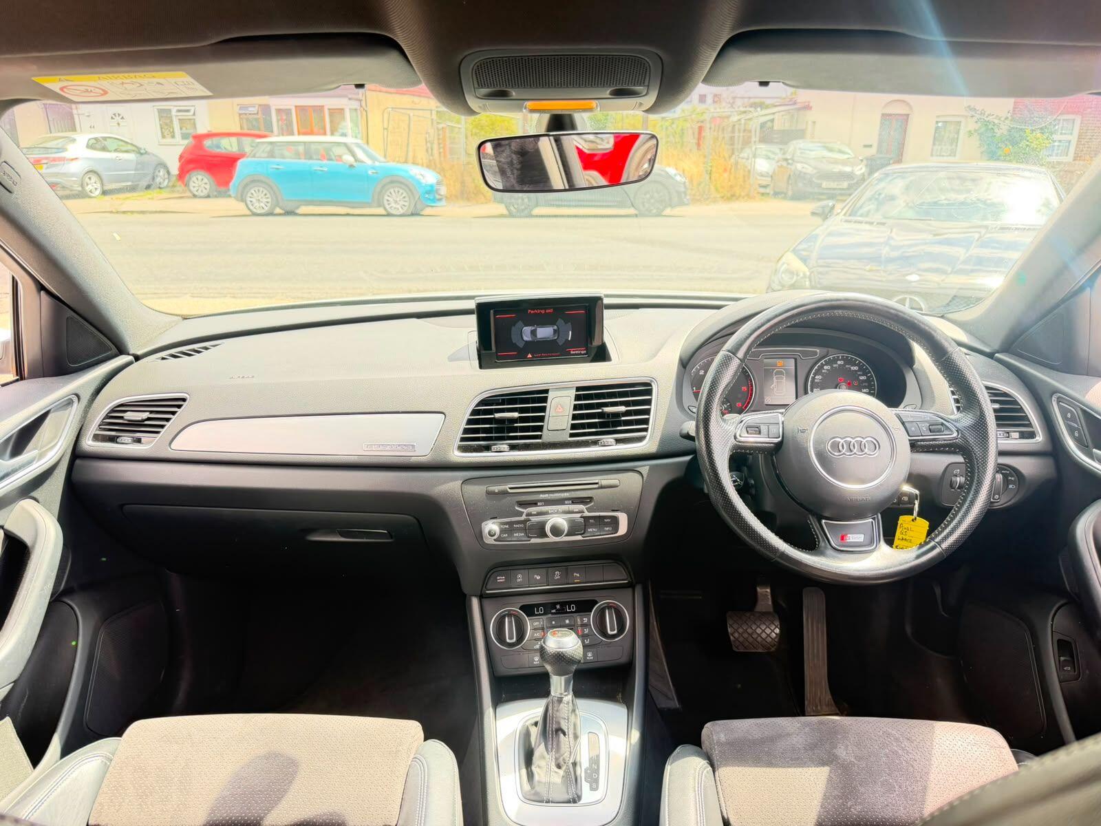 Audi Q3 view 21