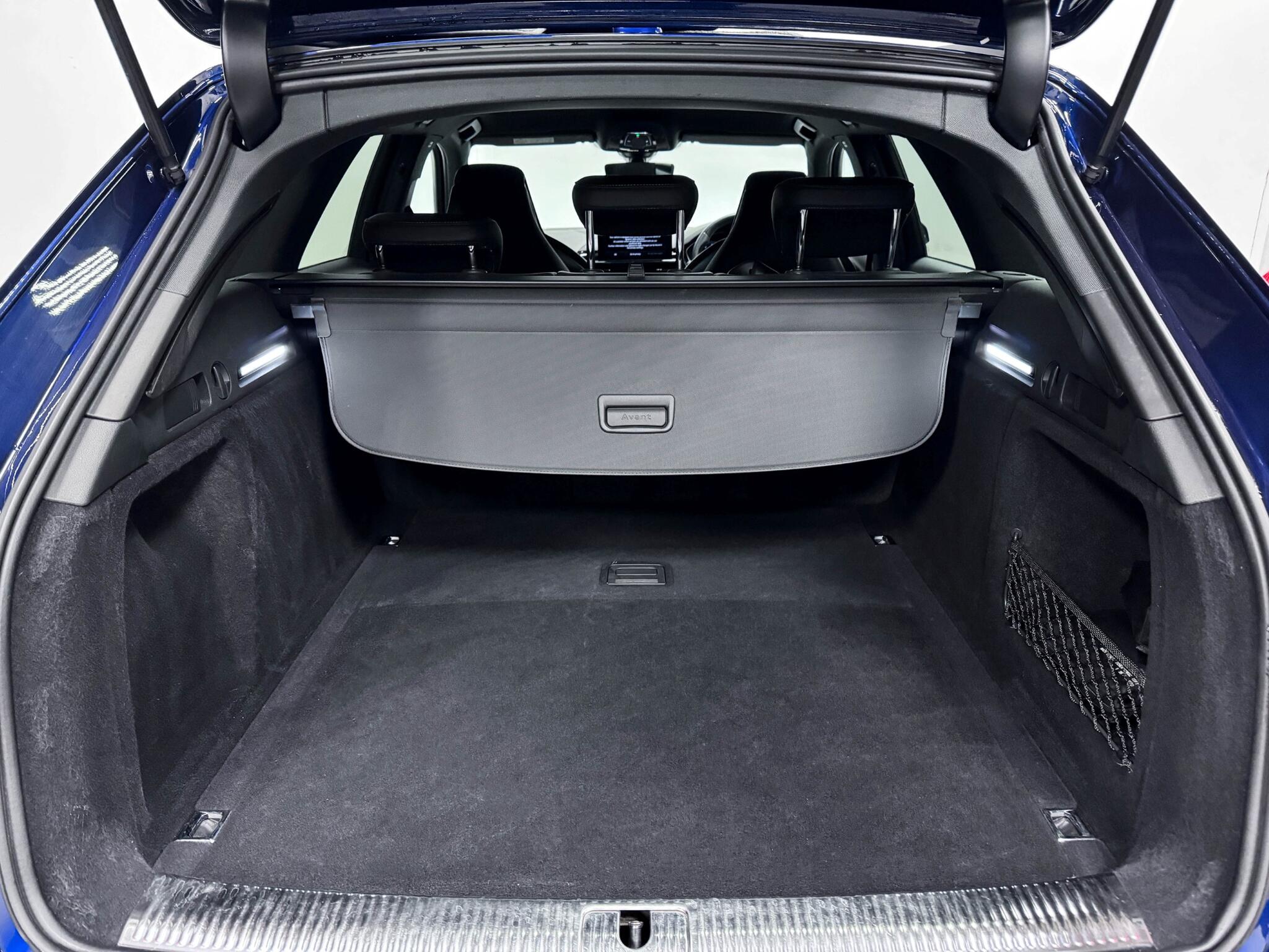 Audi S4 view 12