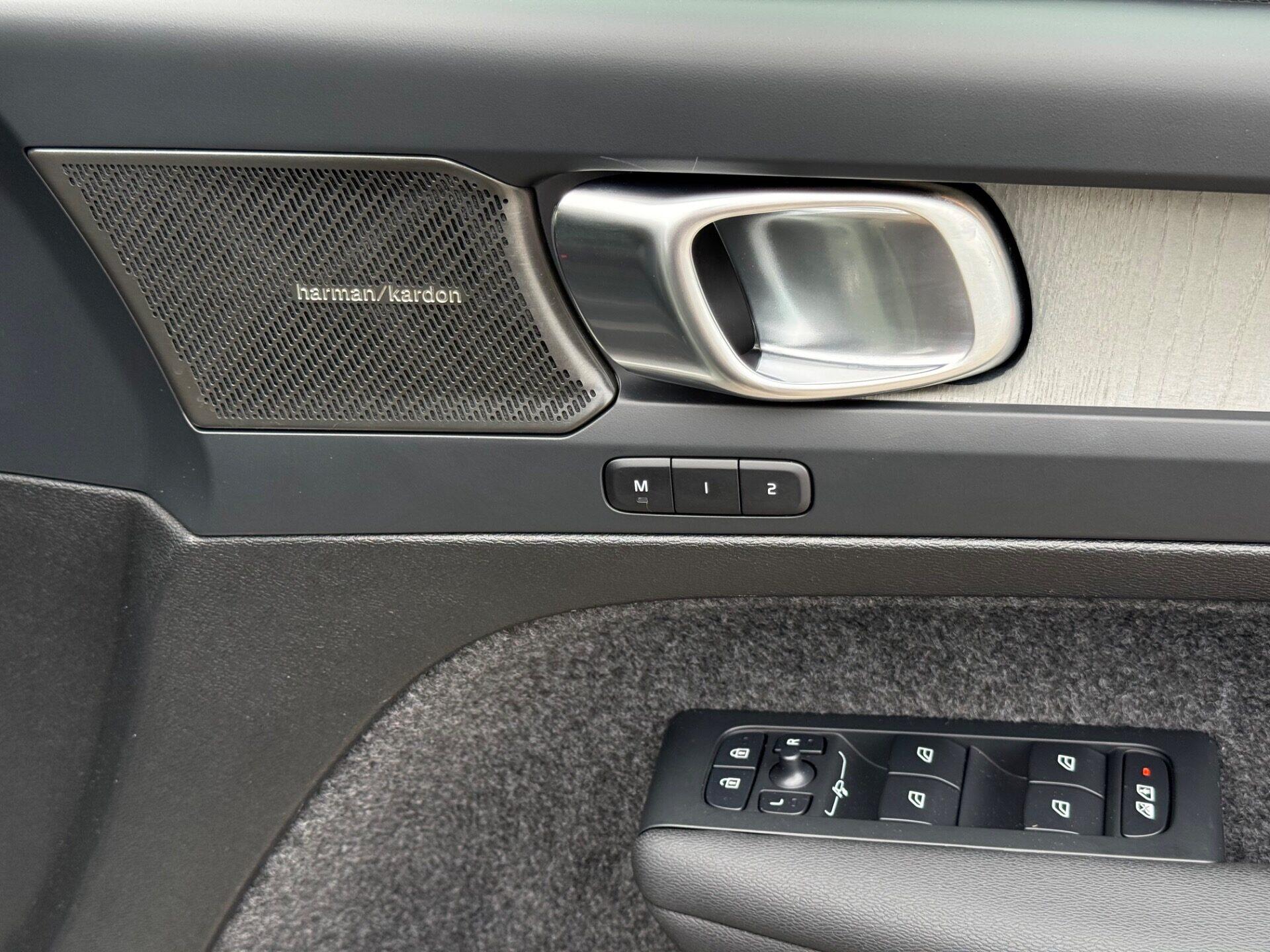 Volvo XC40 view 38