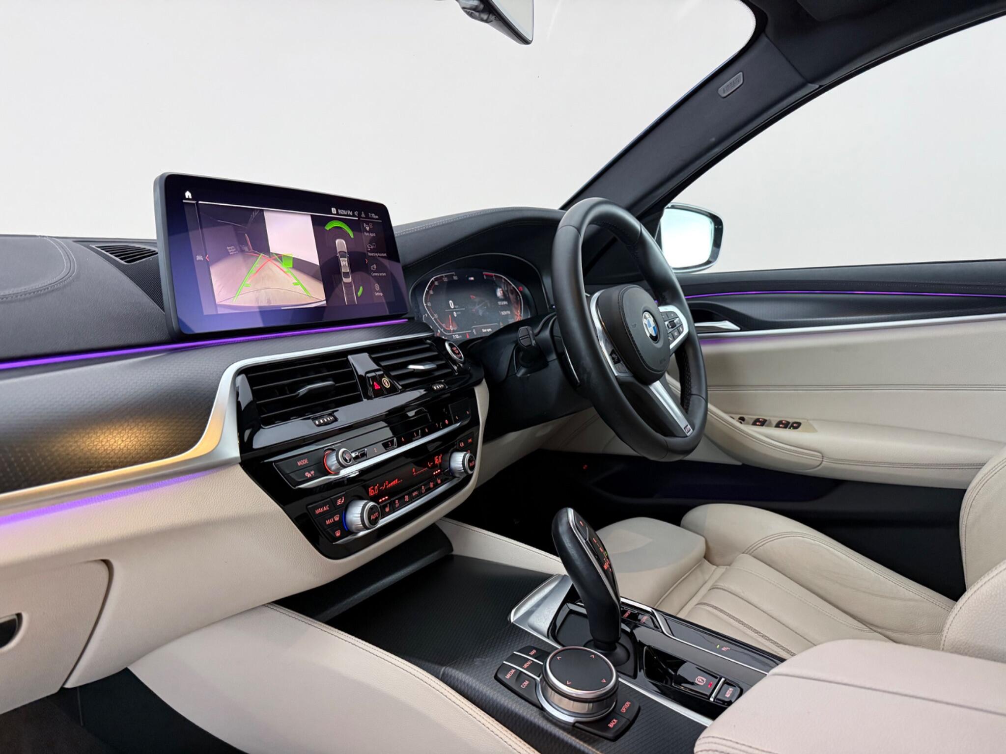 BMW 5 Series view 4