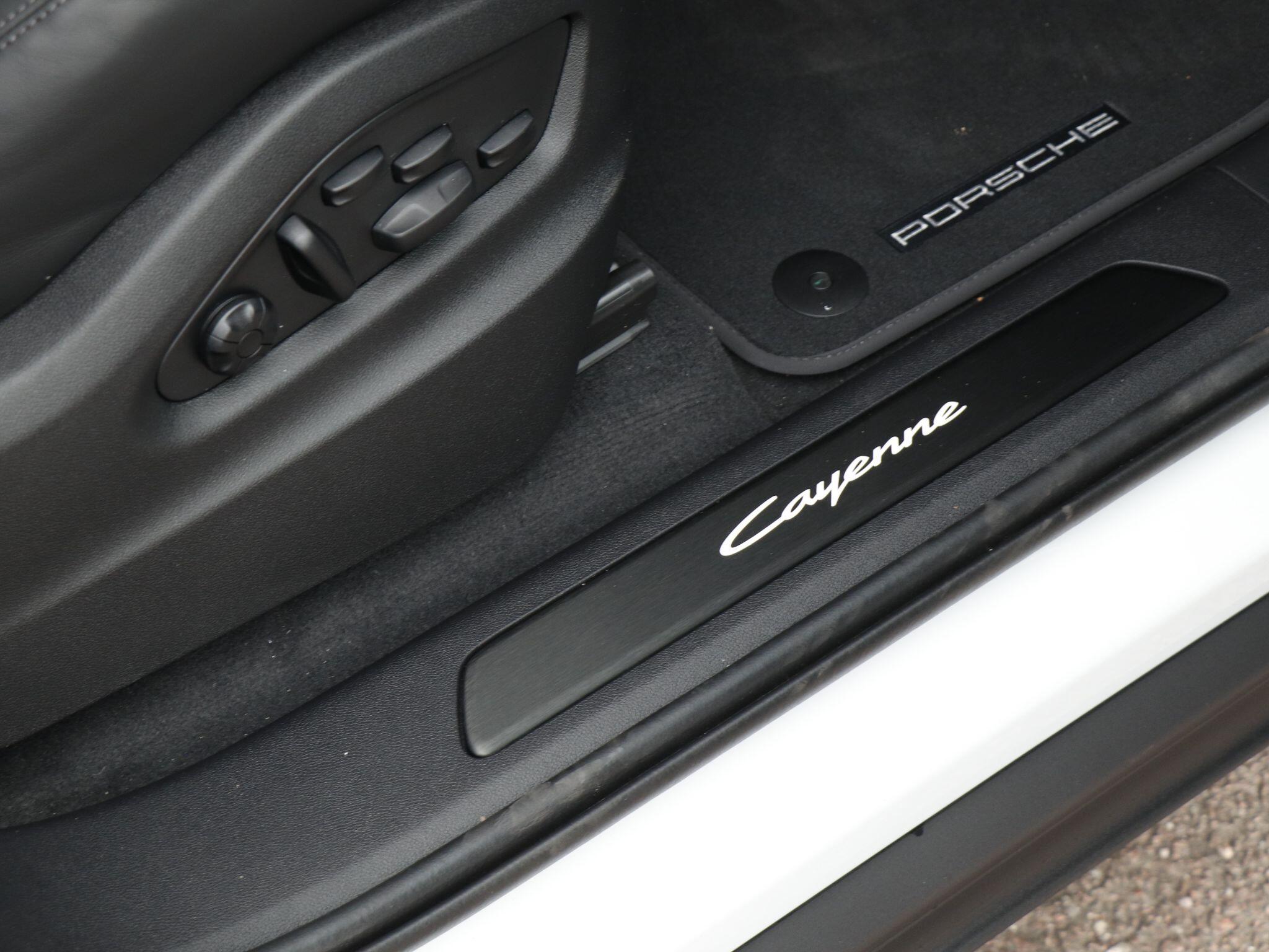 Porsche Cayenne view 22