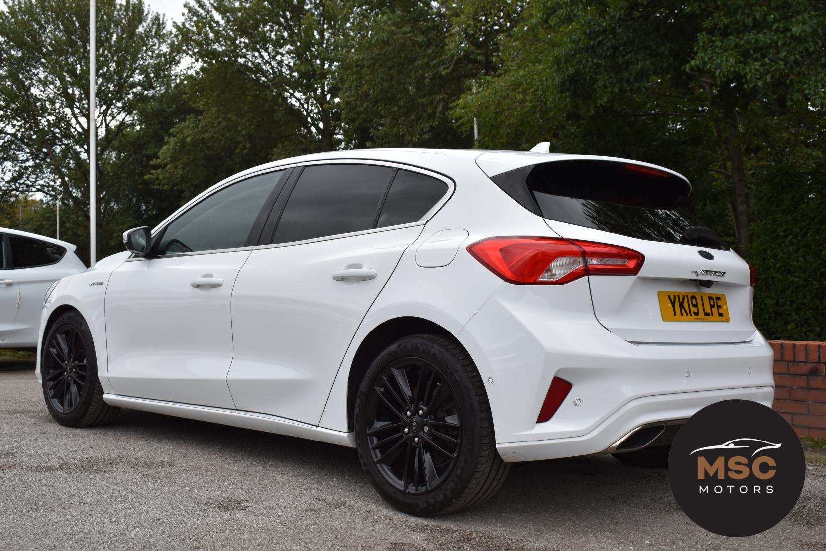 Ford Focus view 12
