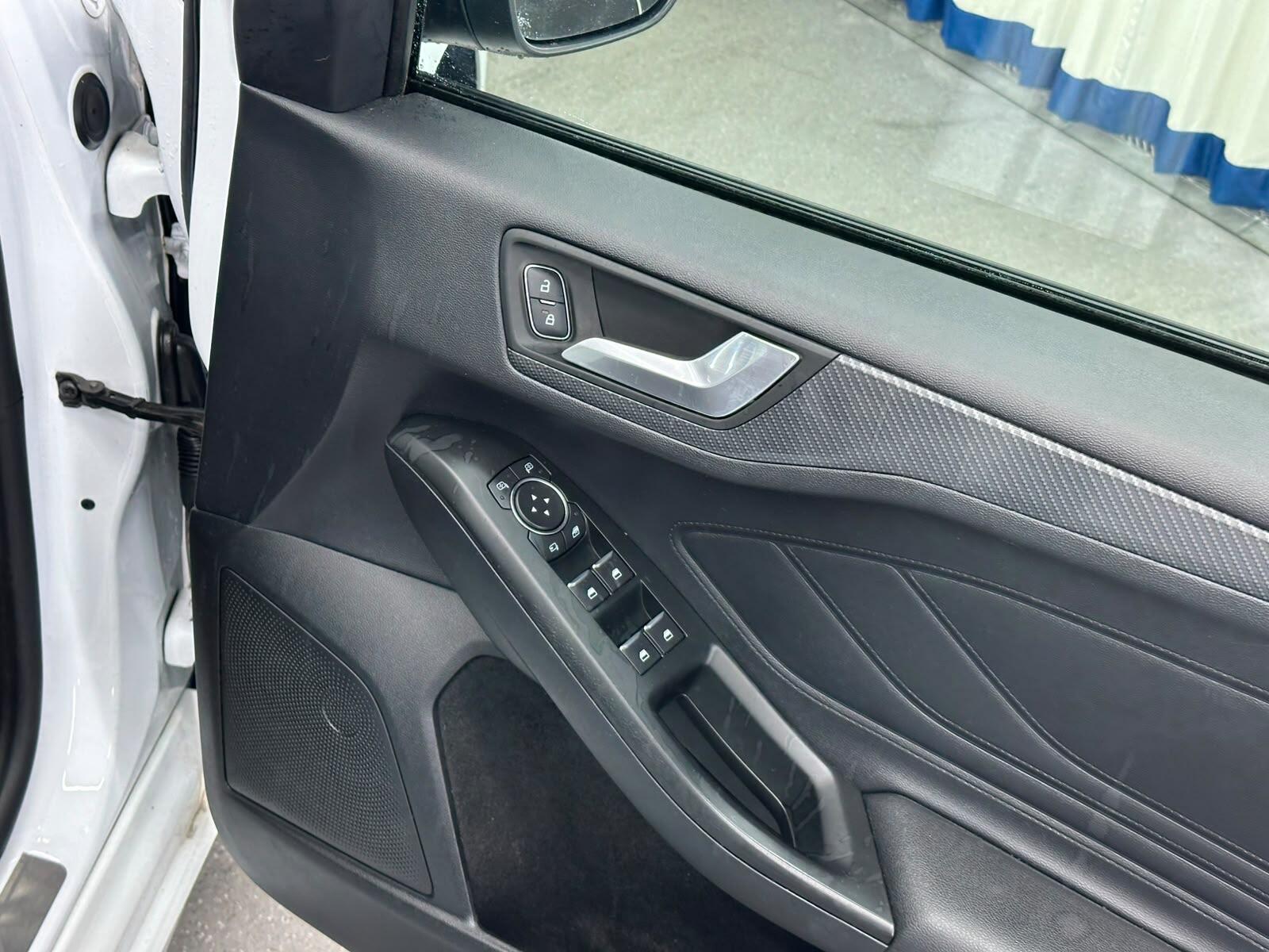 Ford Focus view 44