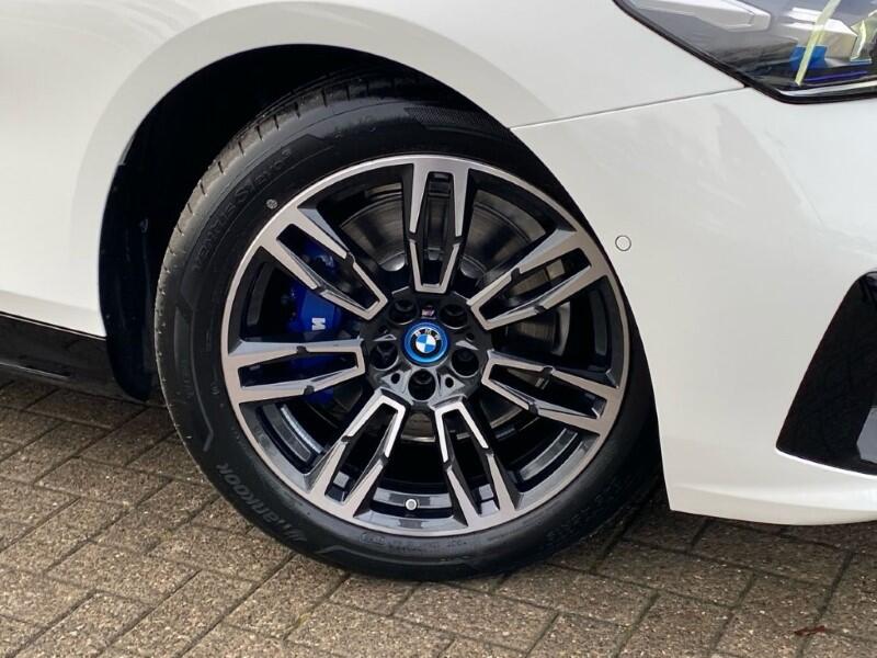 BMW 5 Series view 44