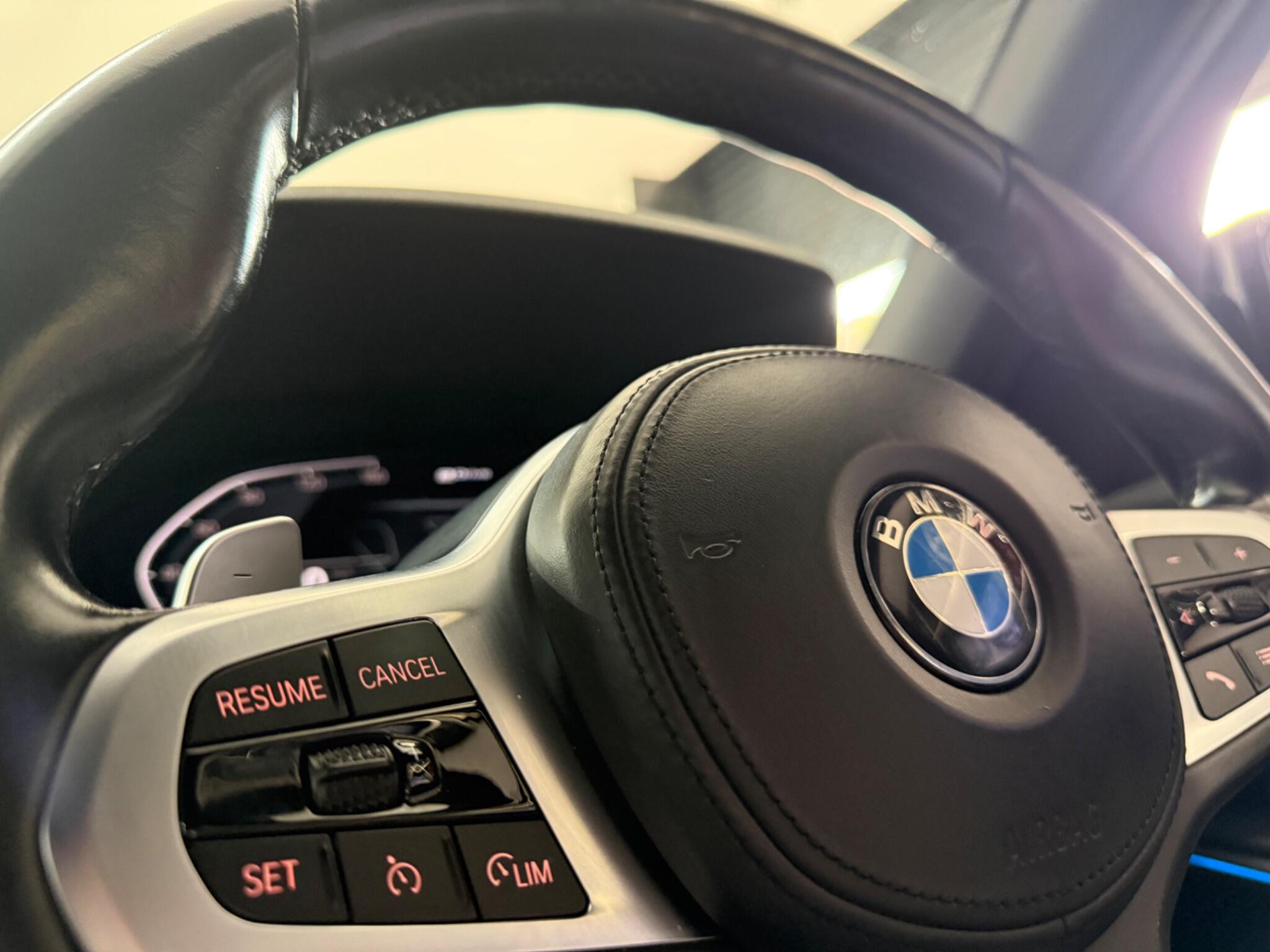 BMW 3 Series view 24