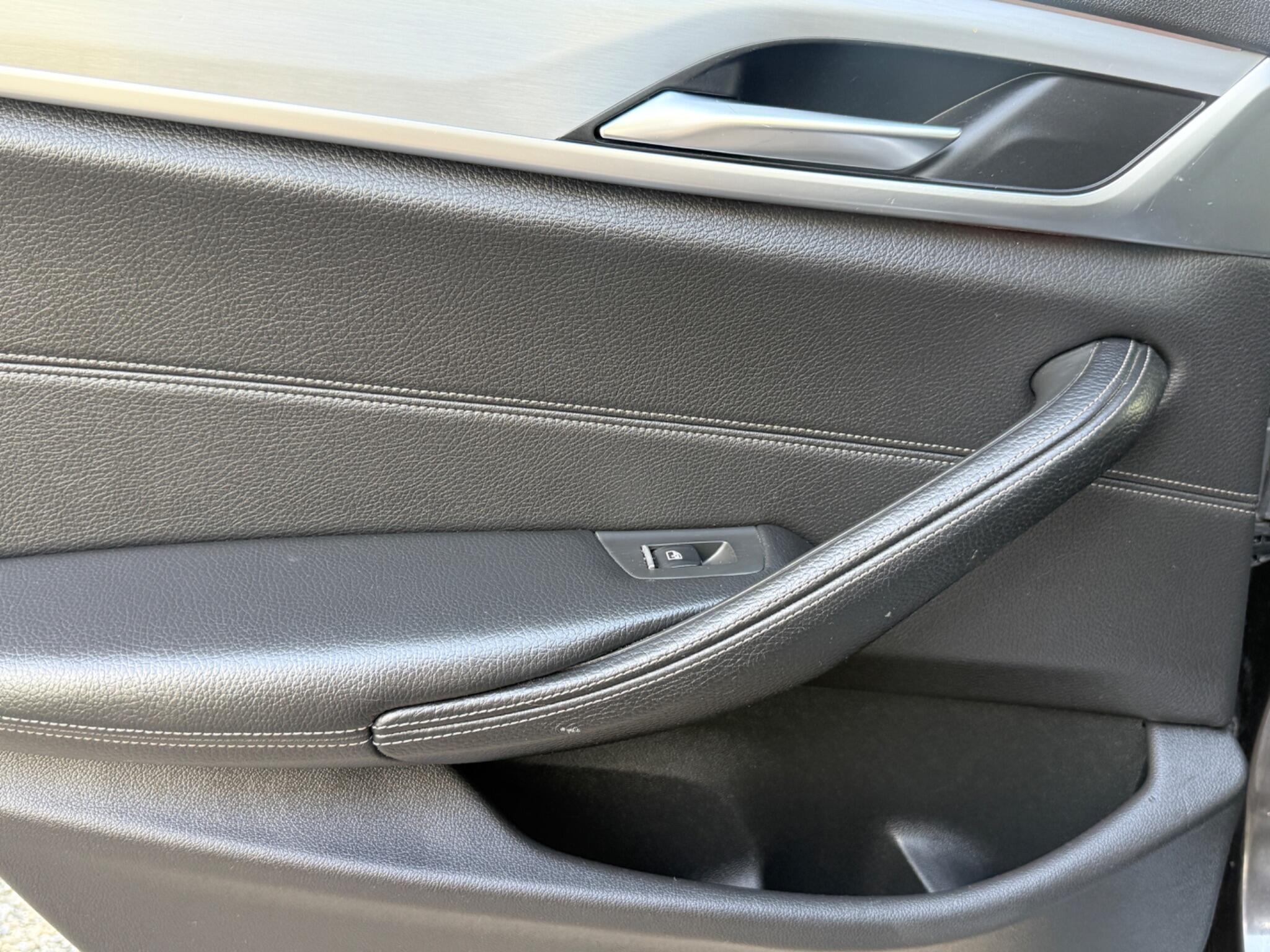 2017 BMW 5 Series image 33