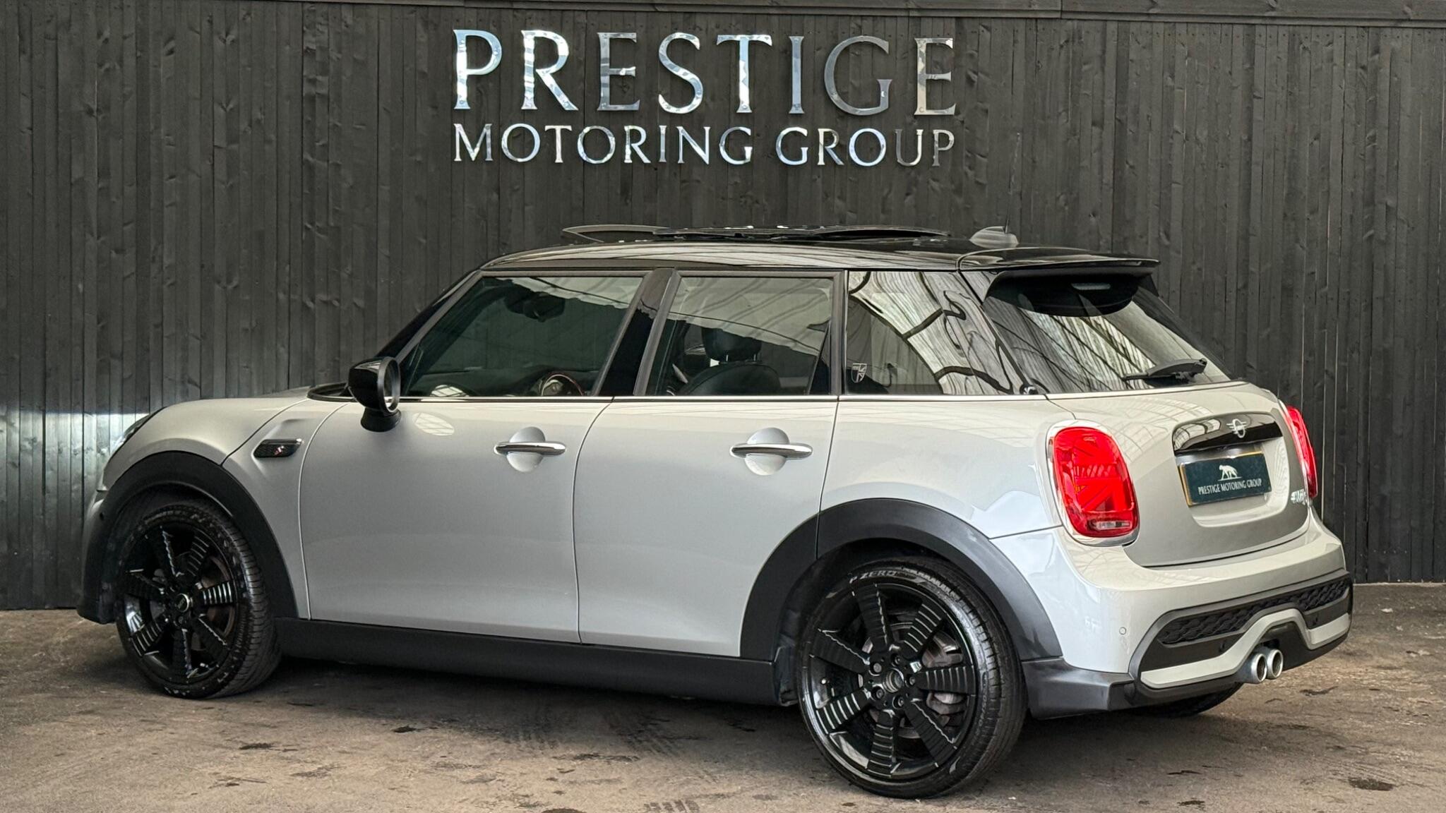 Mini Hatch view 26