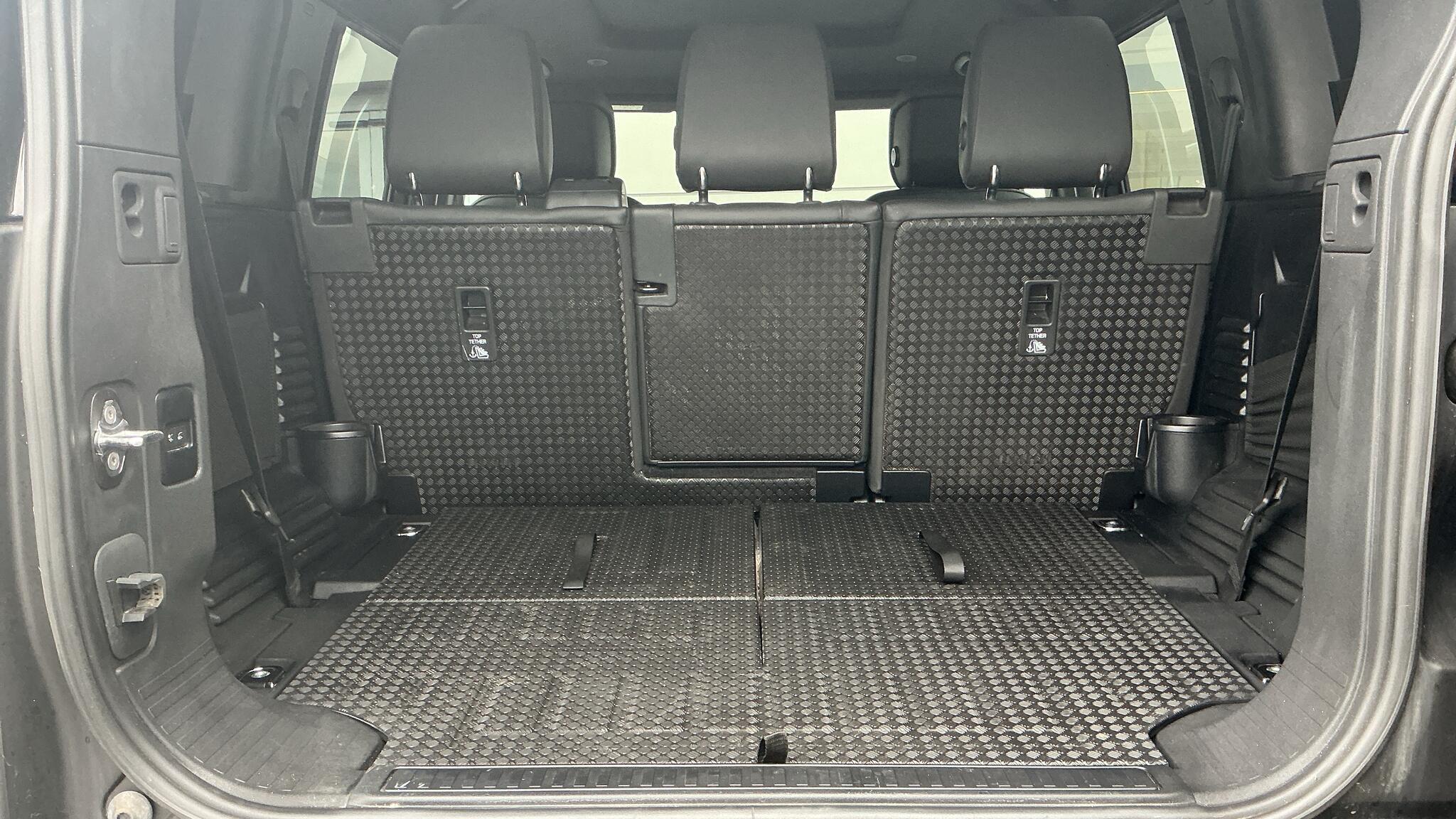 Land Rover Defender view 10