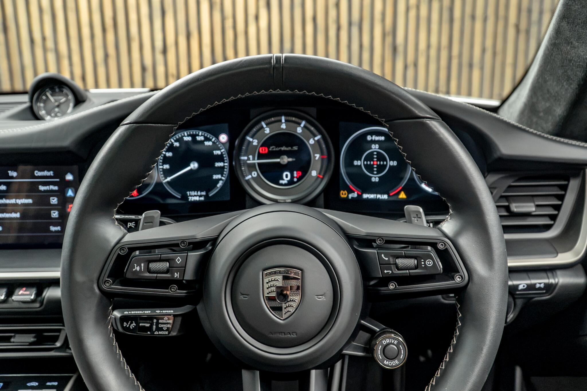 Porsche 911 view 34