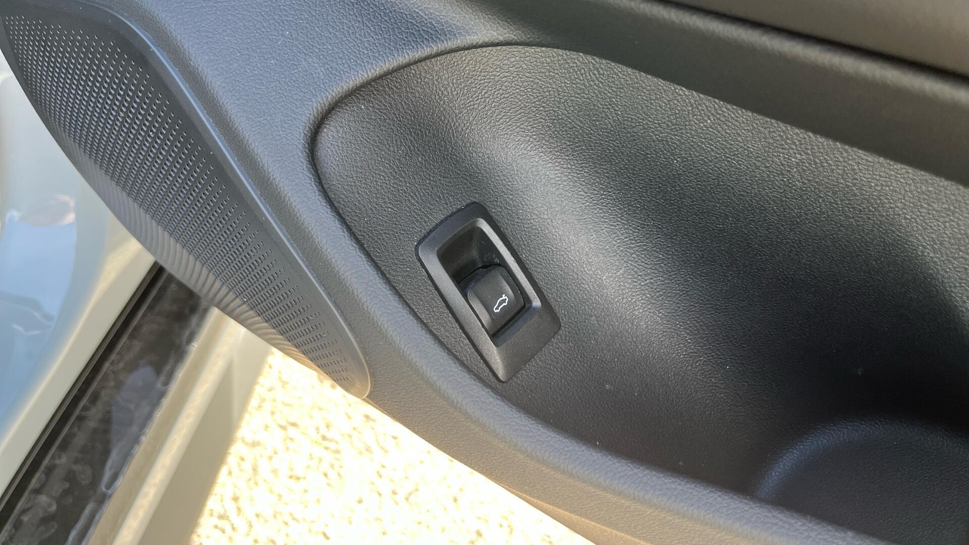 BMW i4 view 42