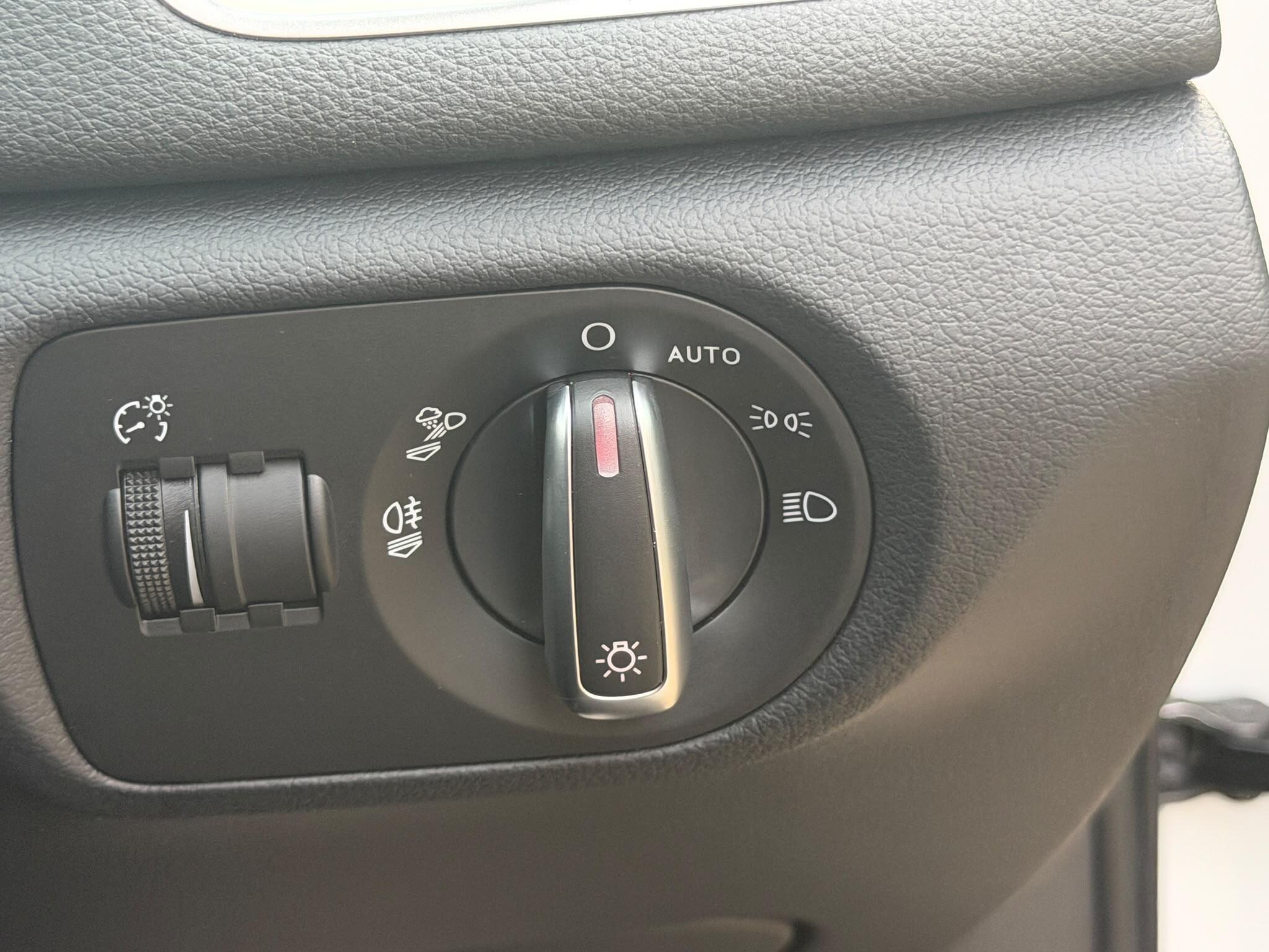 Audi Q3 view 25