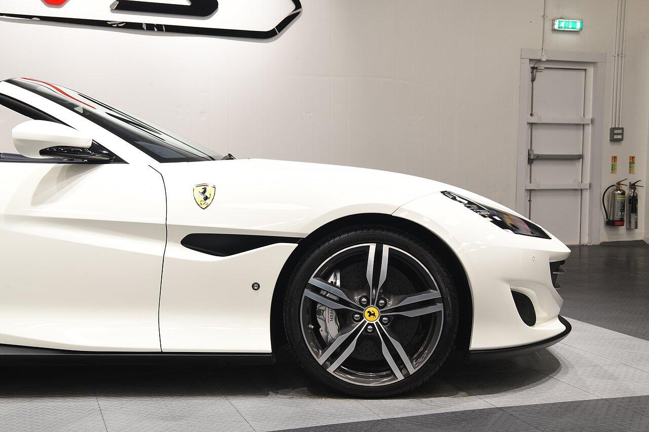 Ferrari Portofino view 35