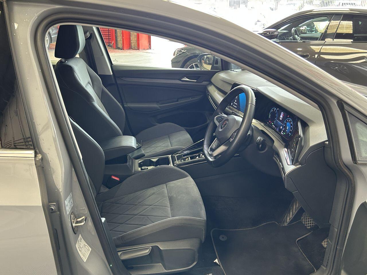 Volkswagen Golf view 32