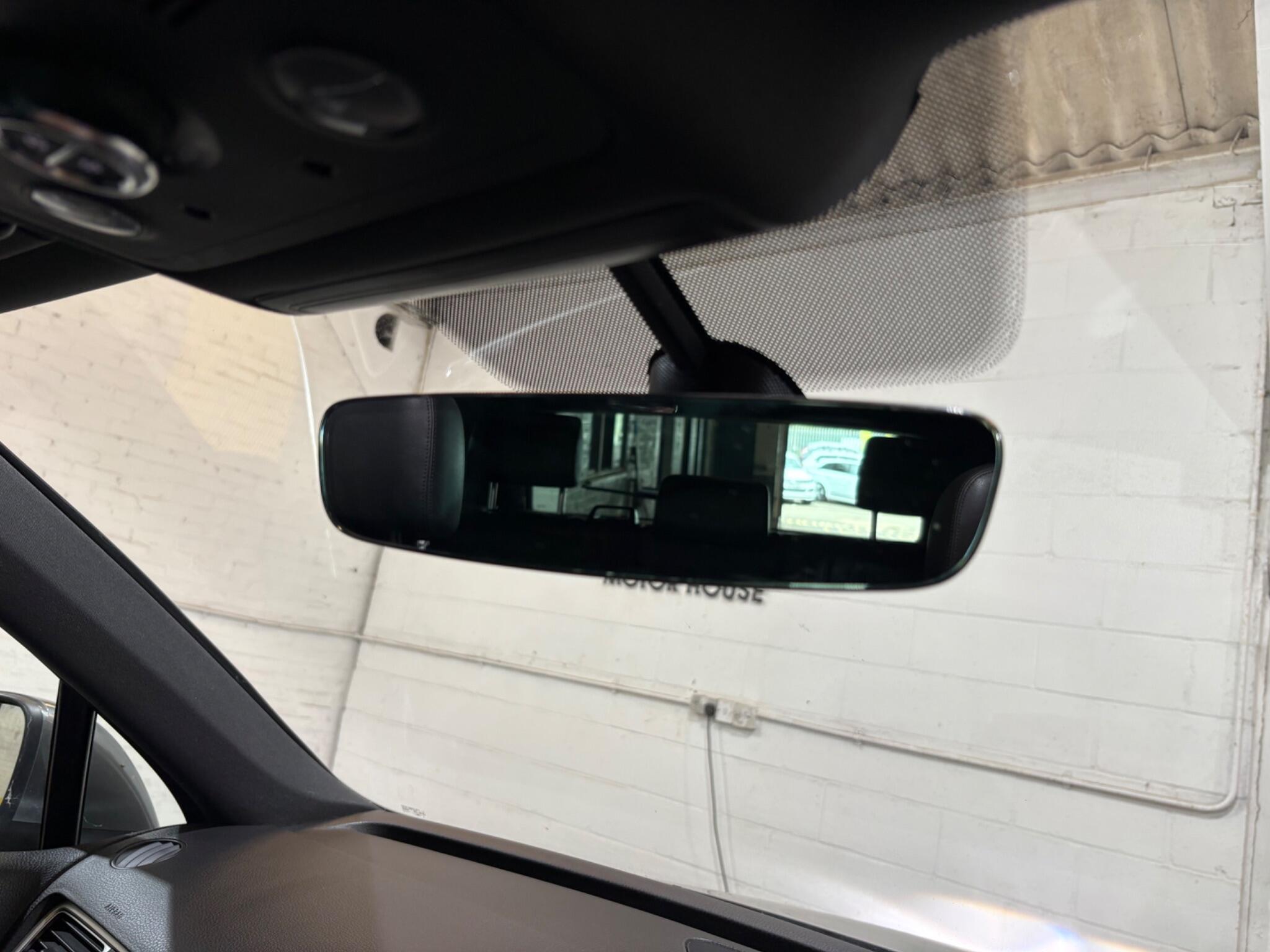 Volkswagen Touareg view 17