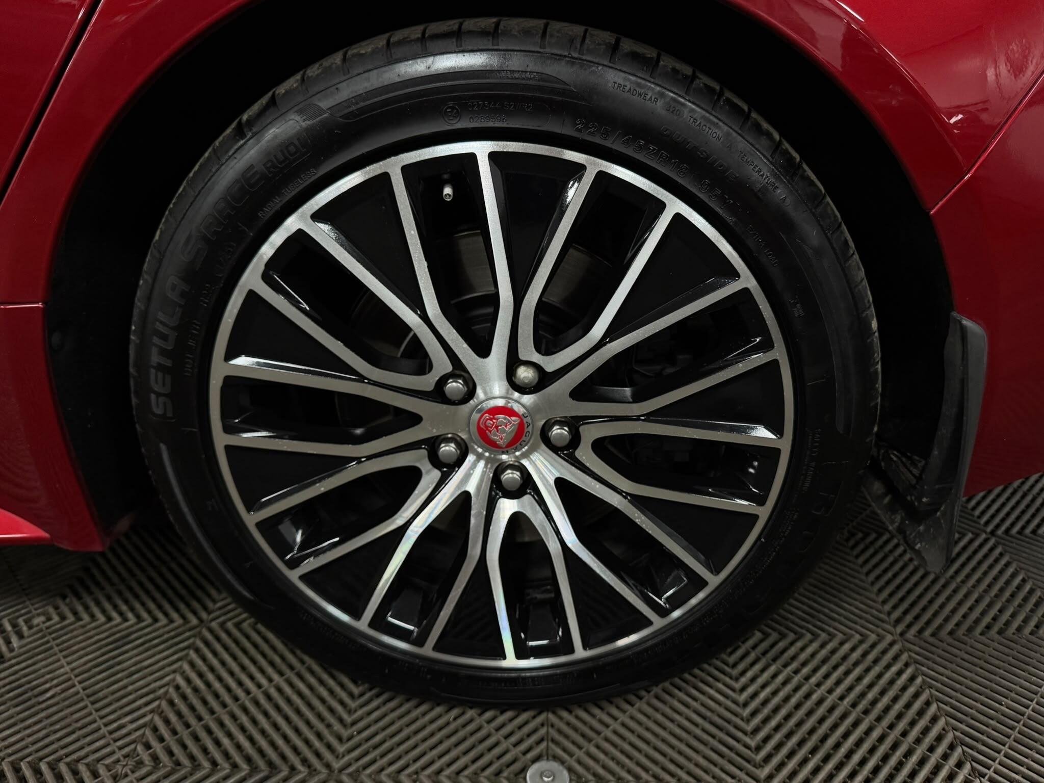 Jaguar Xe view 21