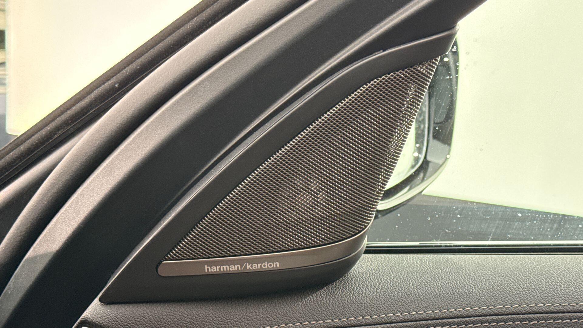 BMW 5 Series view 21