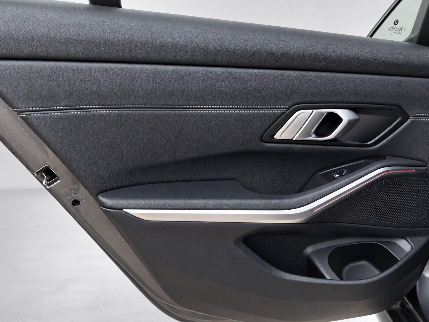 BMW 3 Series view 32
