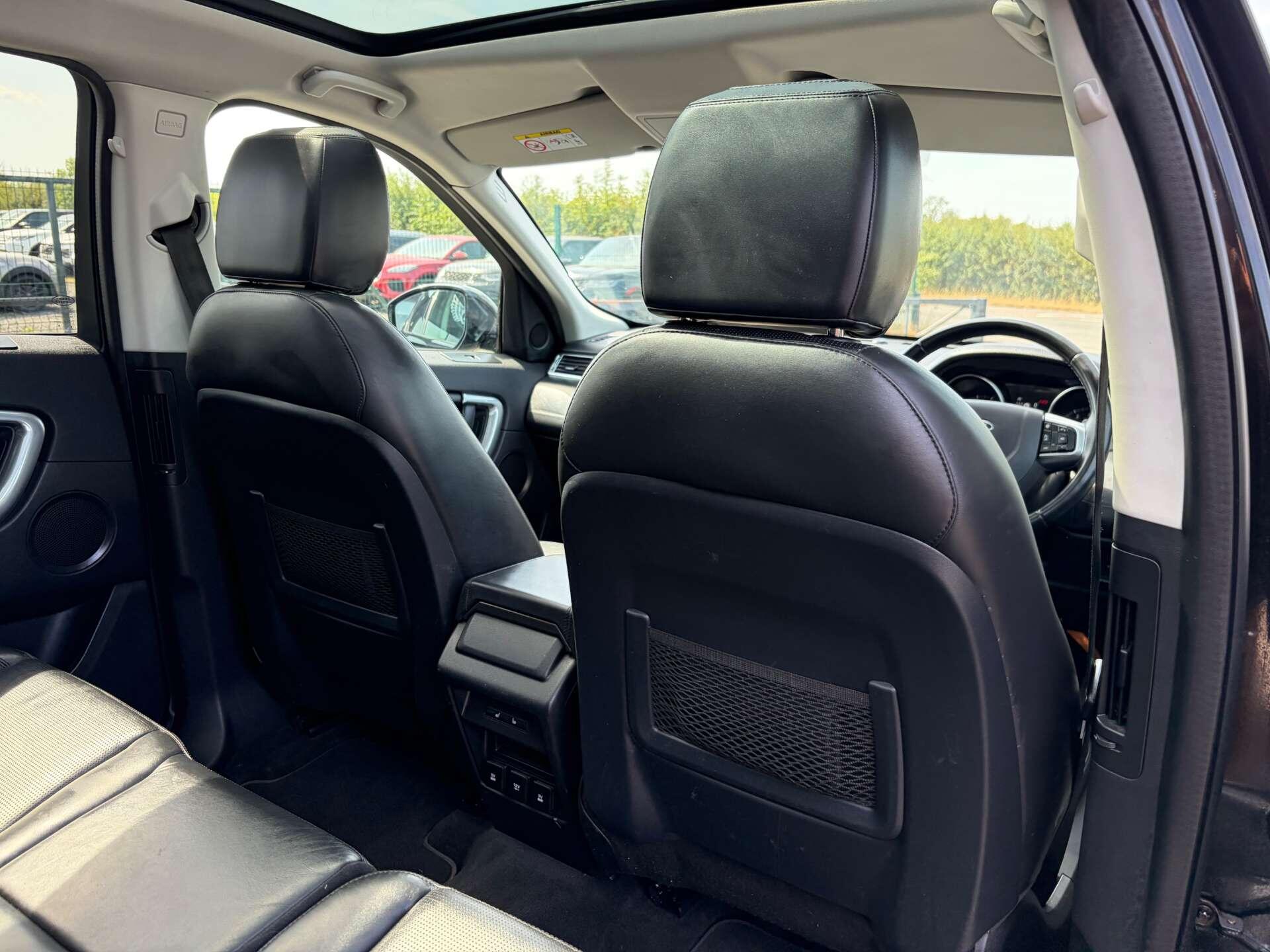Land Rover Discovery Sport view 30