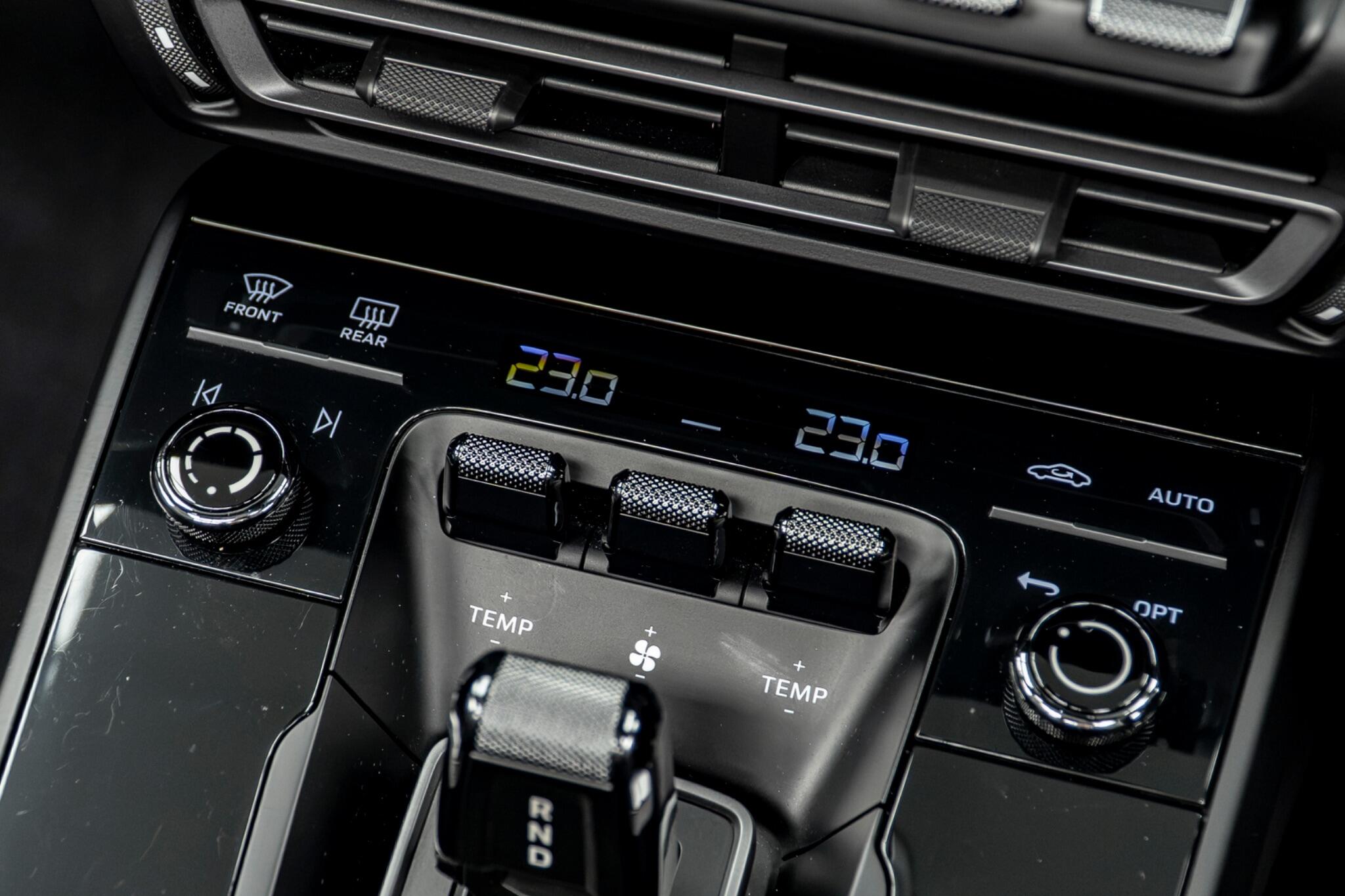 Porsche 911 view 42
