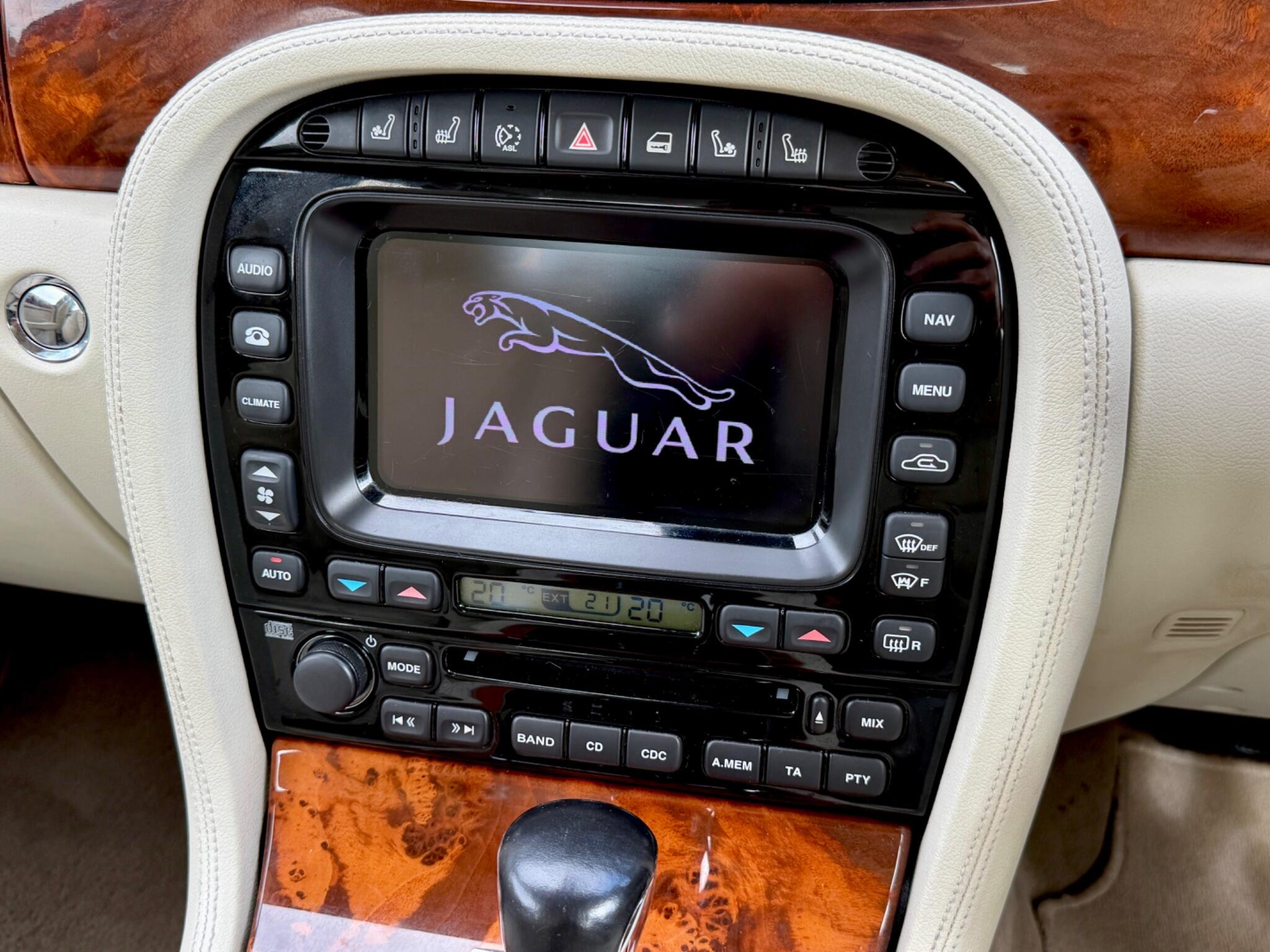 Jaguar XJ view 24