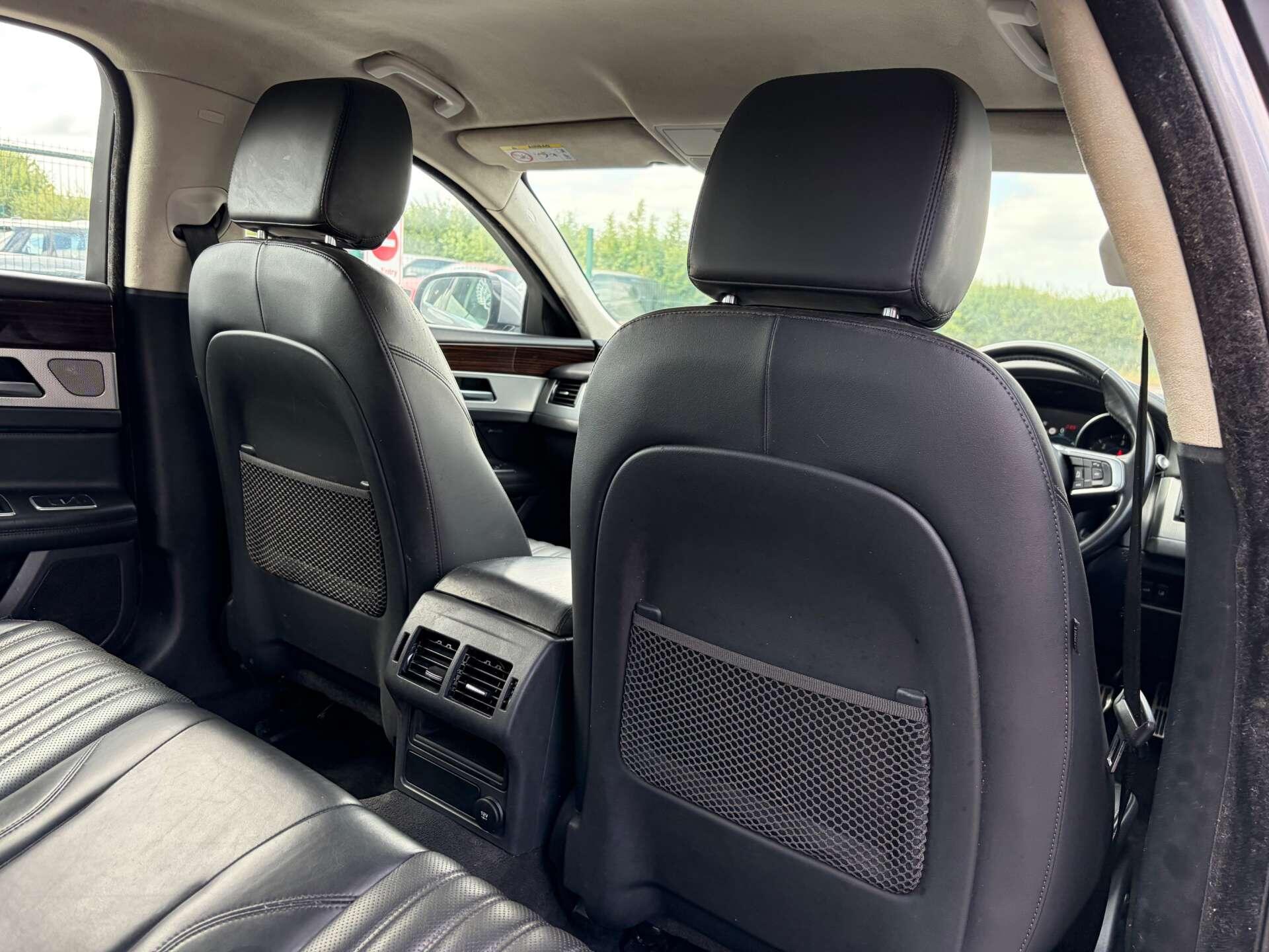 Jaguar XF view 29