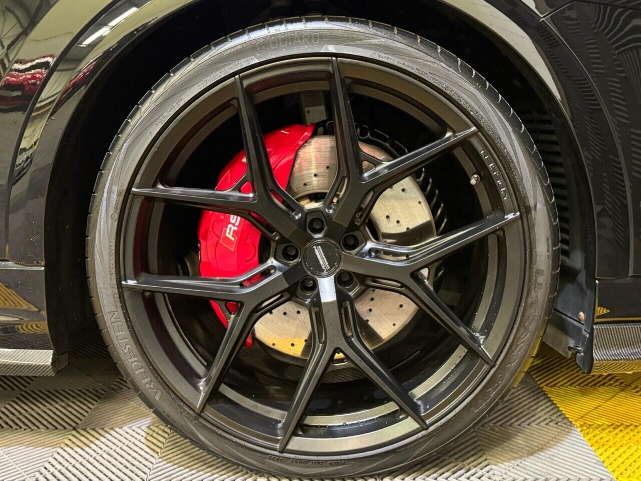 Audi RSQ8 view 8
