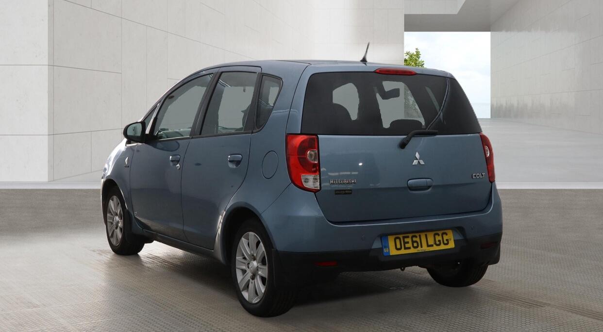 Mitsubishi Colt view 3