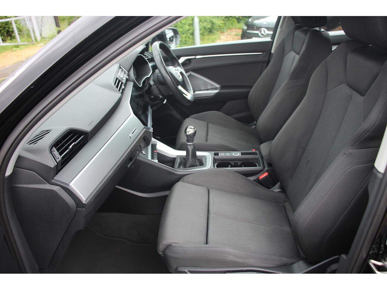 Audi Q3 view 16
