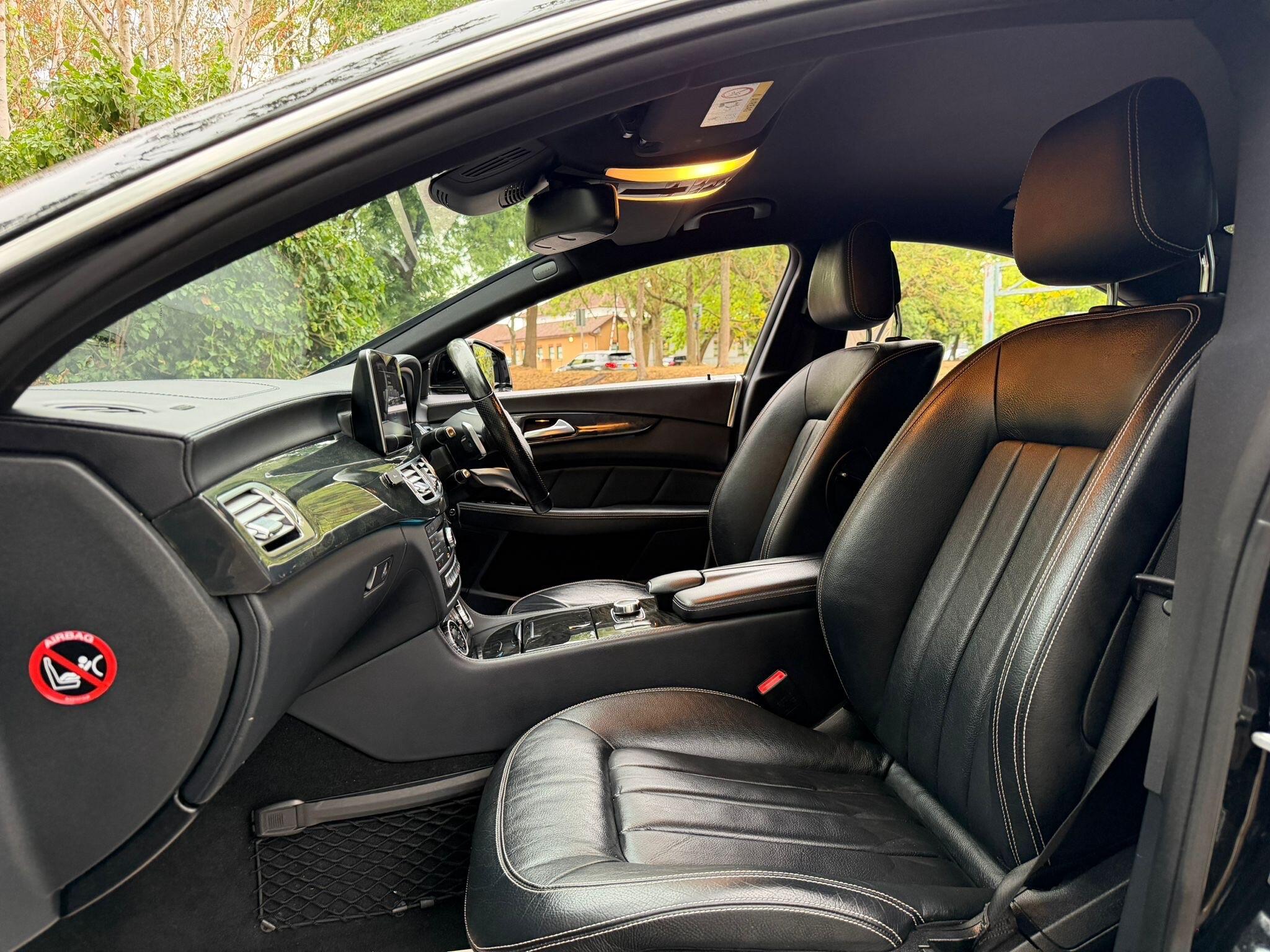 Mercedes-Benz CLS view 9