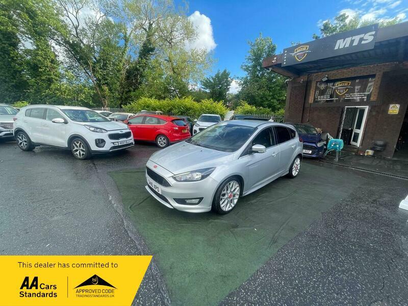 2016 Ford Focus image 17