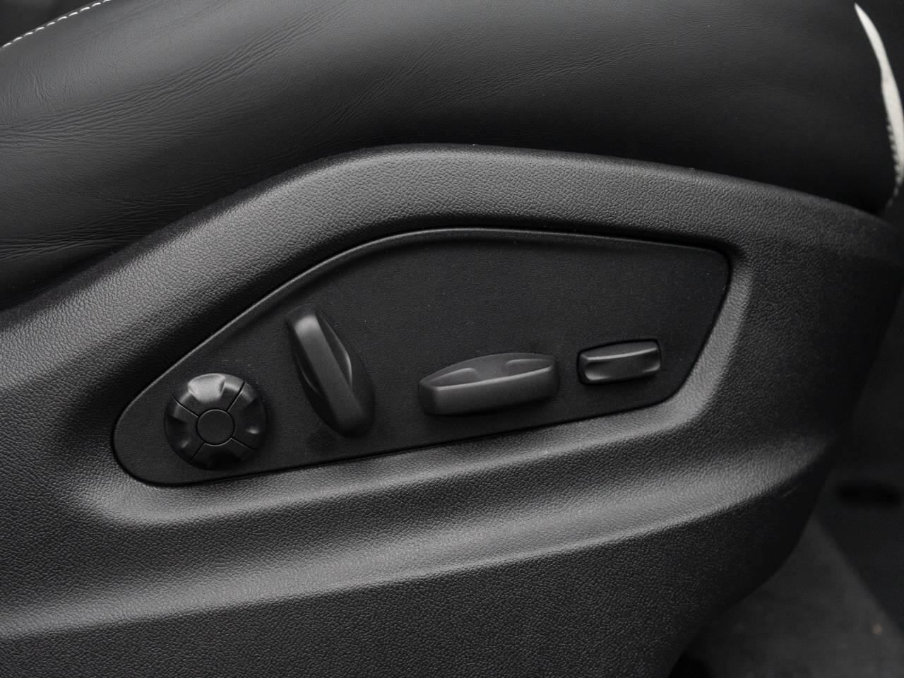 Porsche Cayenne view 36
