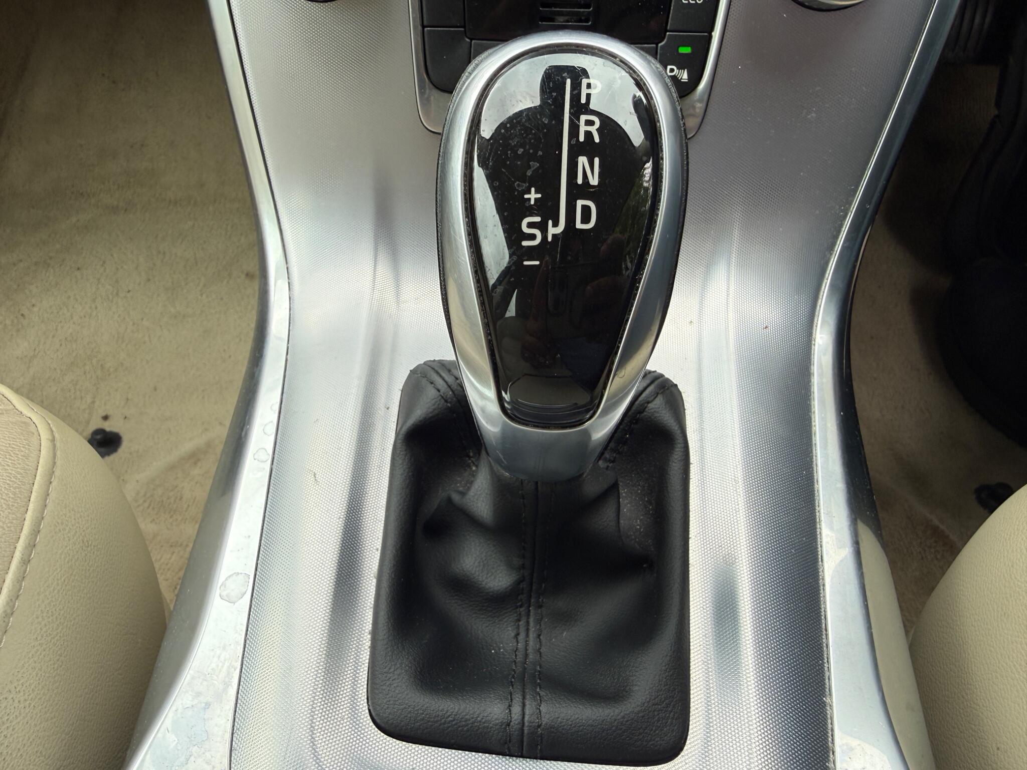 2015 Volvo S80 image 18