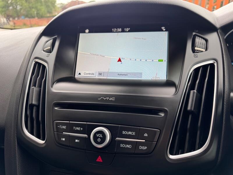 Ford Focus view 19