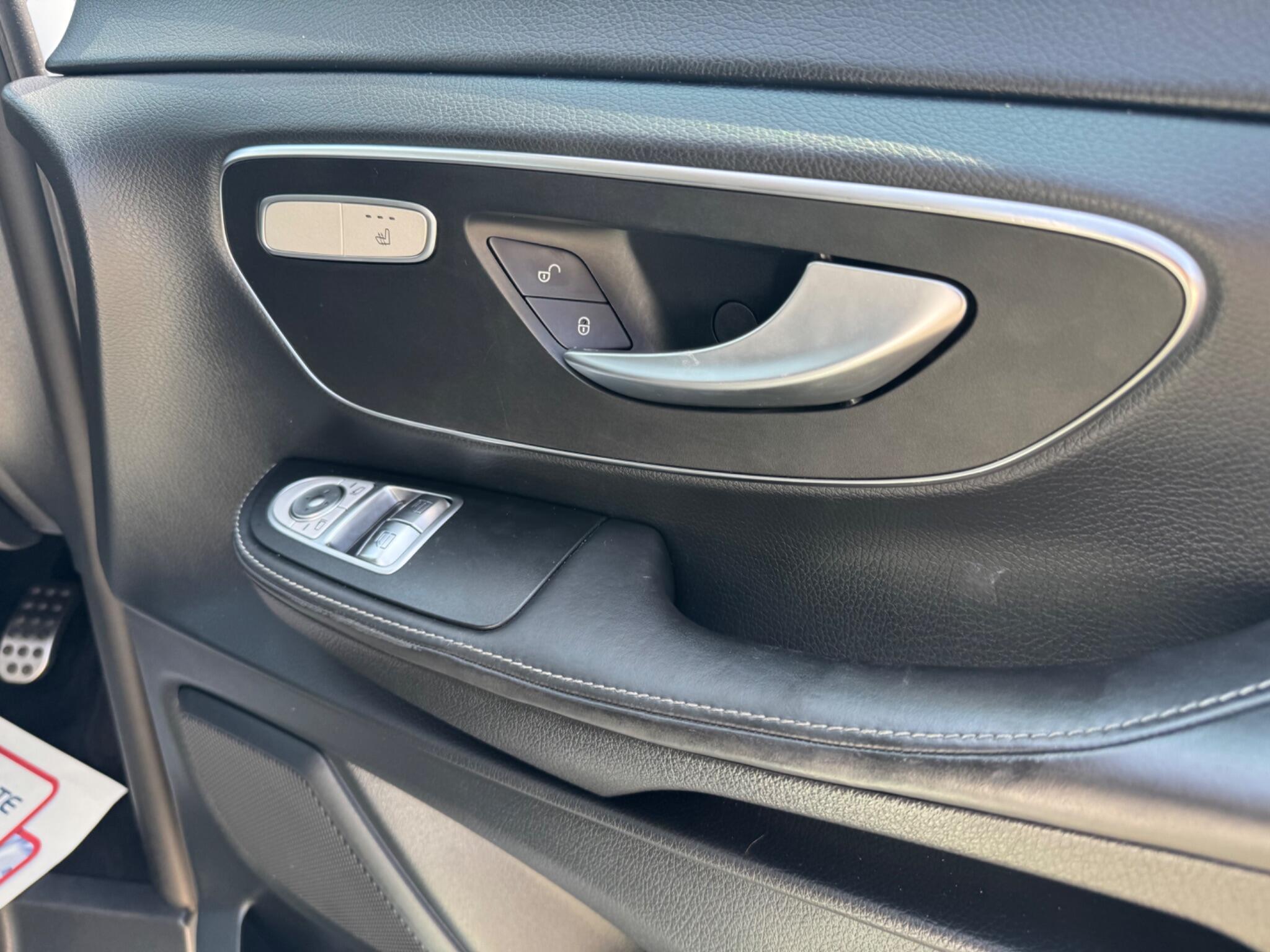 Mercedes-Benz V Class view 35