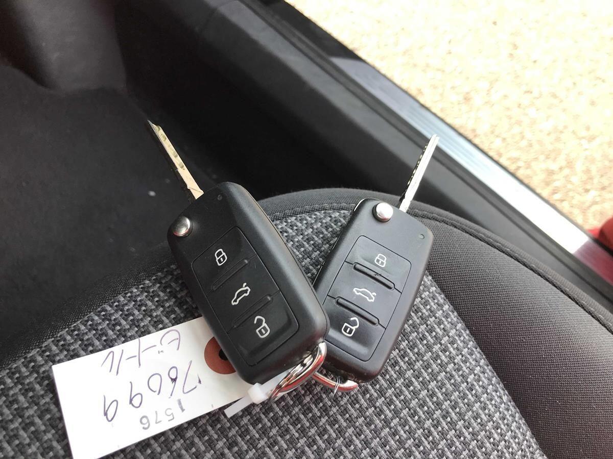 Volkswagen Beetle view 20