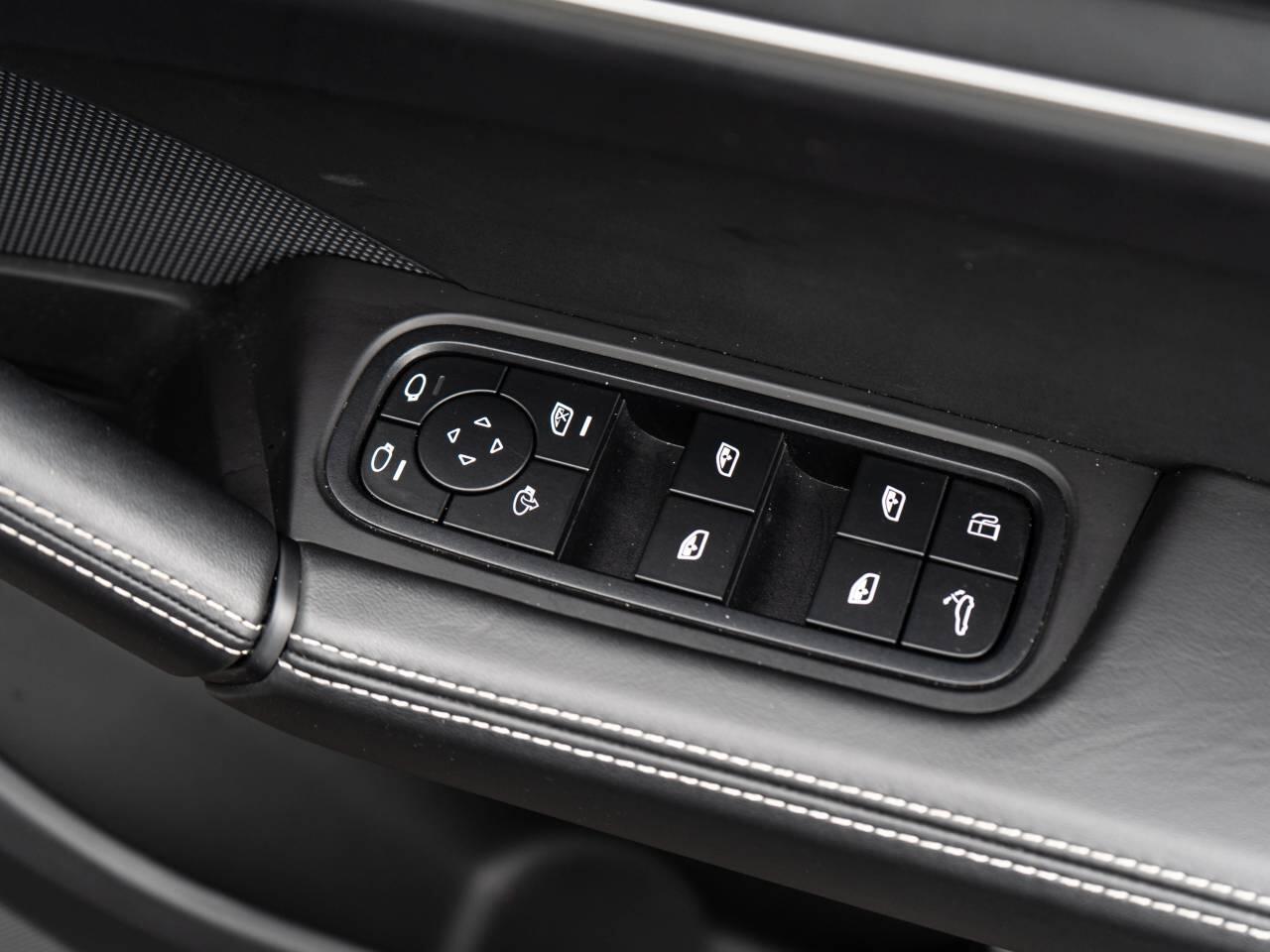 Porsche Cayenne view 41
