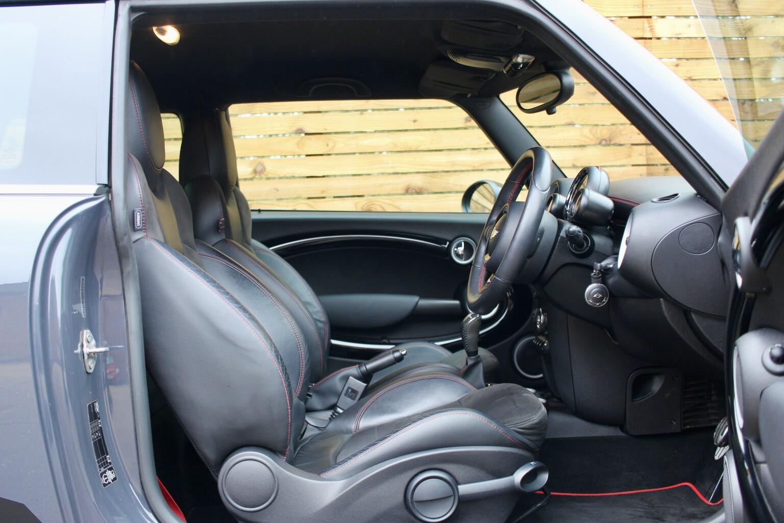 Mini Hatch view 7