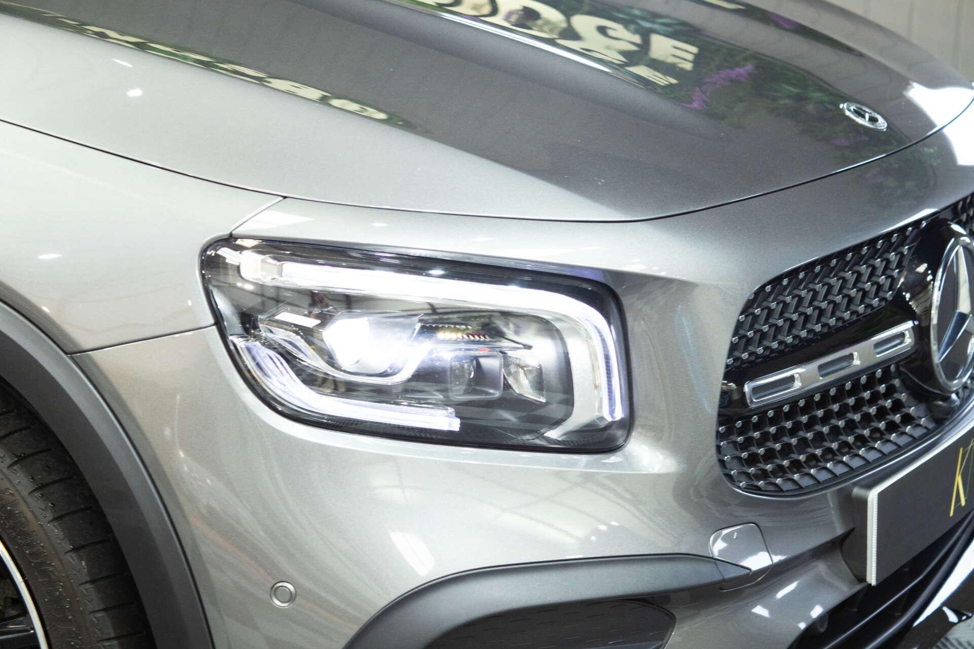 Mercedes-Benz GLB view 8