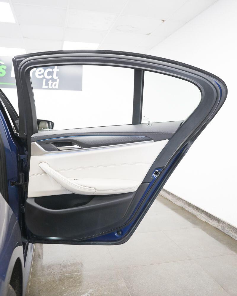 BMW 5 Series view 17