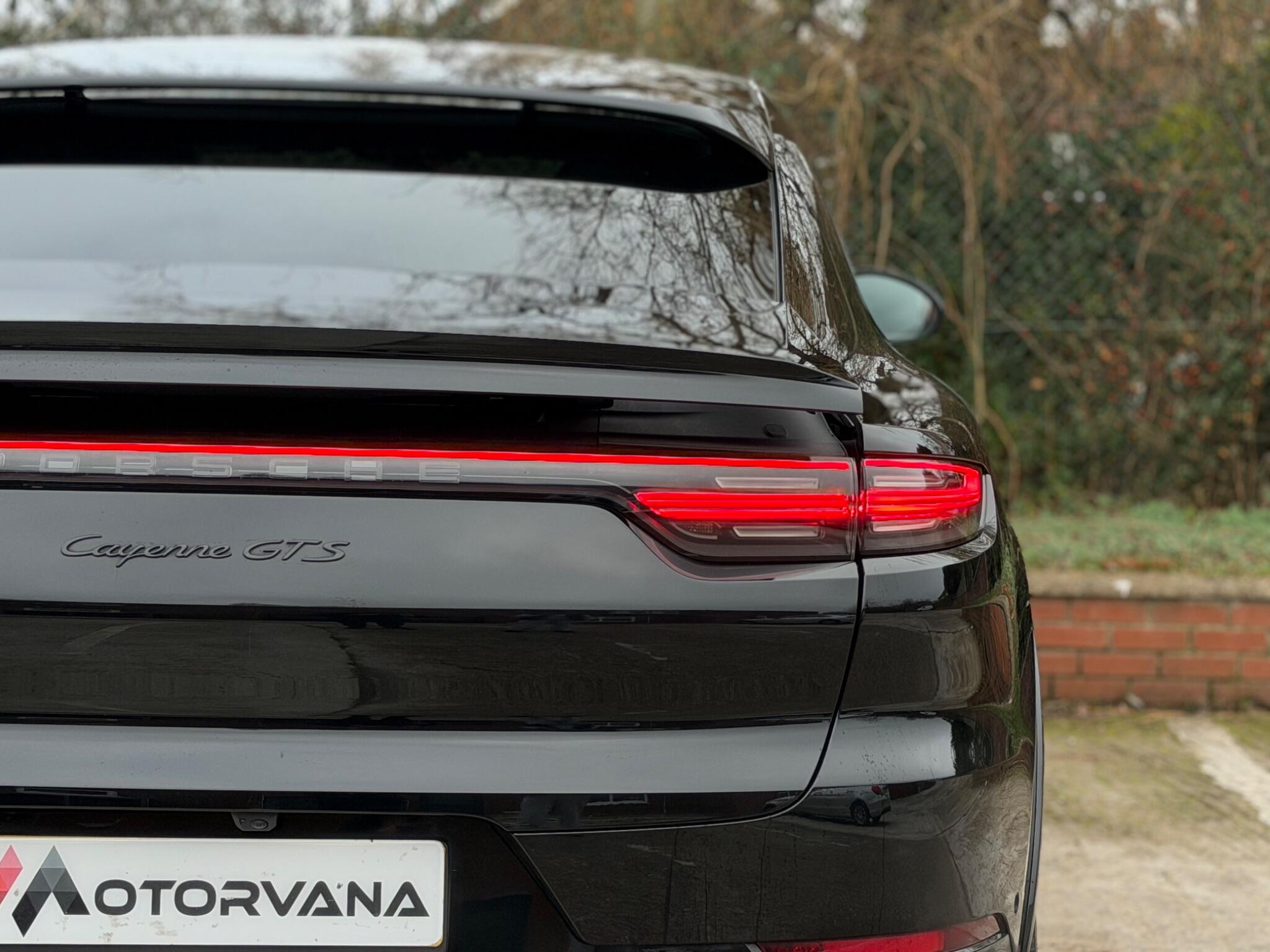 Porsche Cayenne view 10